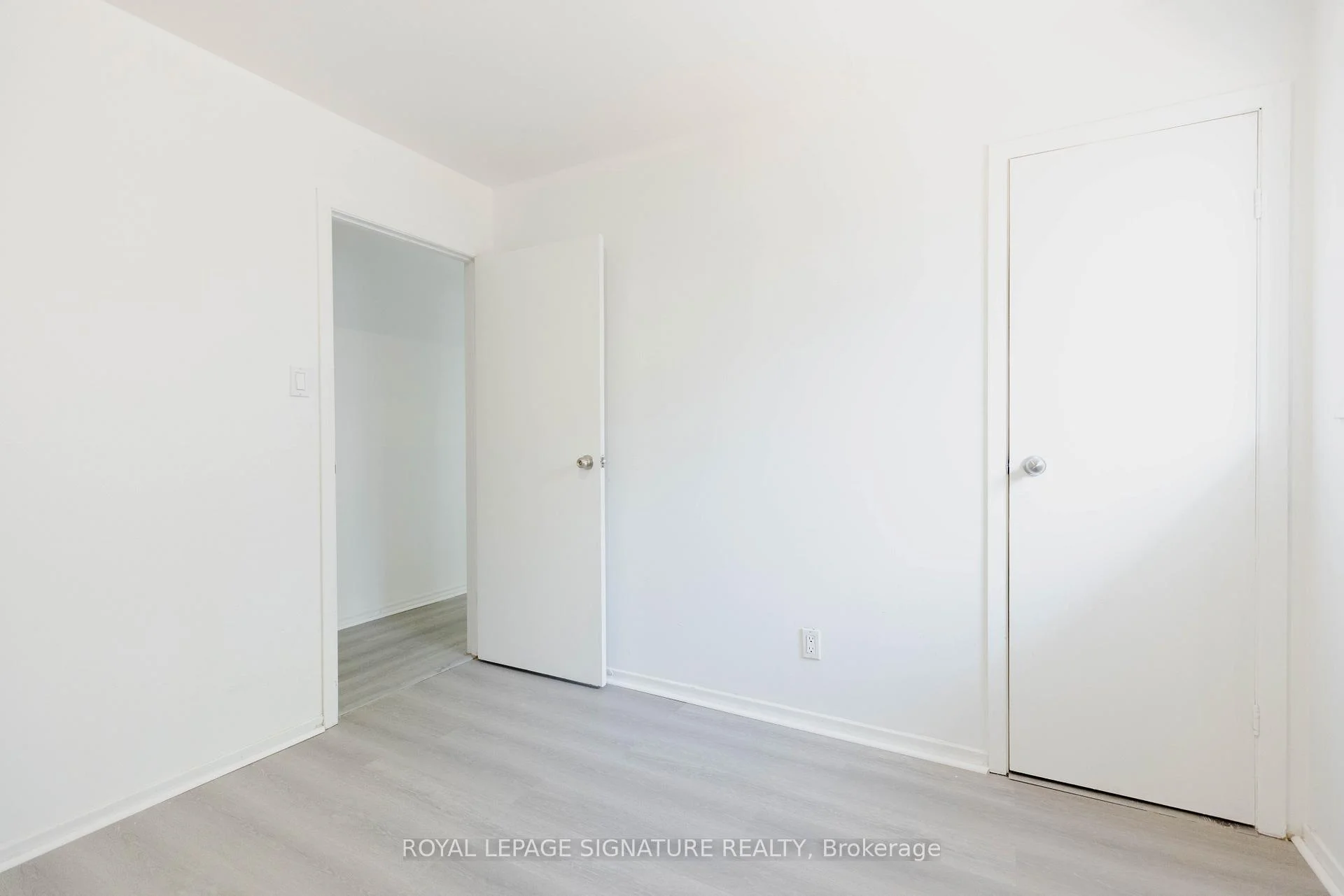 Photo 20 of 237 Pickering Street, Toronto, East End-Danforth — HOMEH