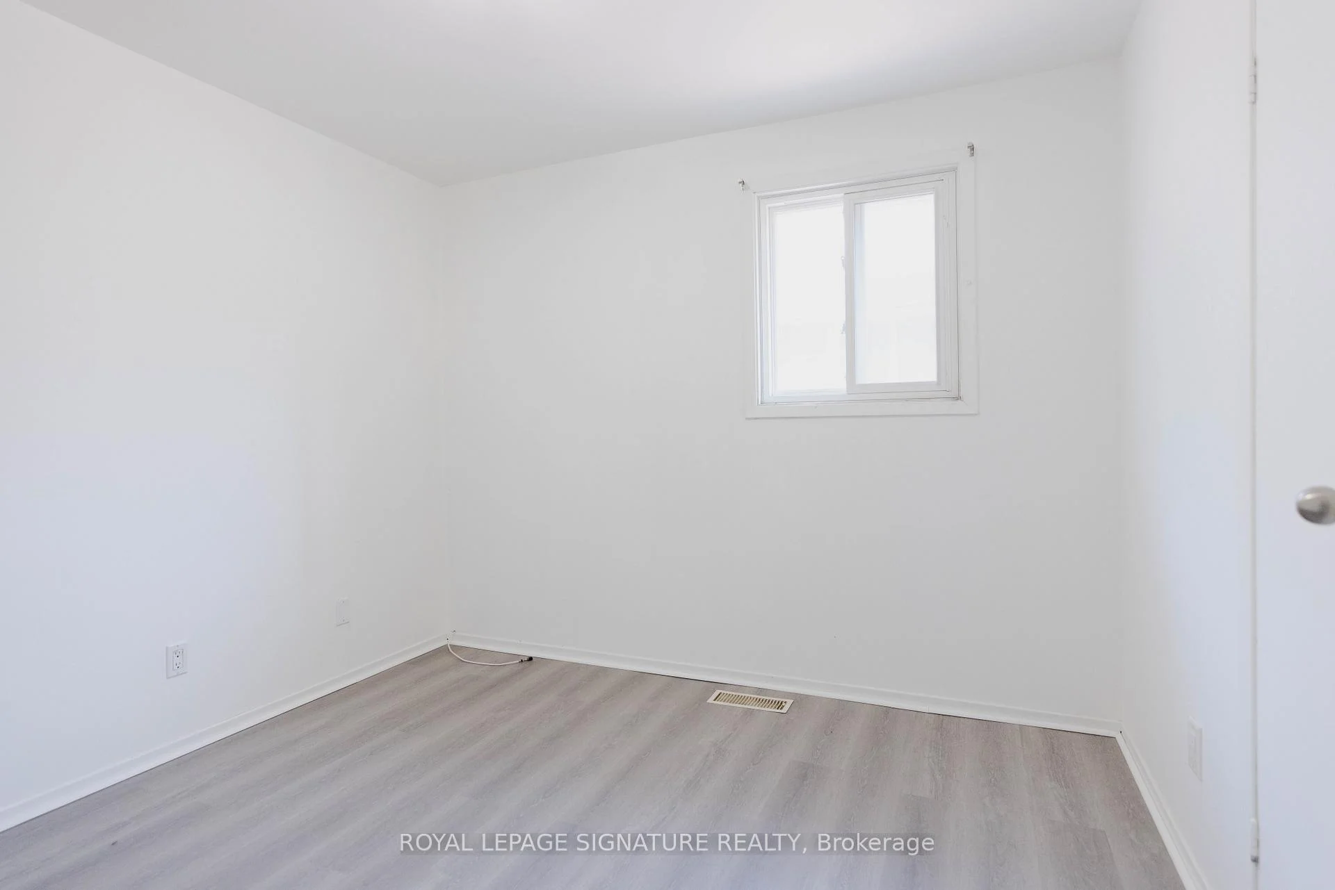 Photo 23 of 237 Pickering Street, Toronto, East End-Danforth — HOMEH