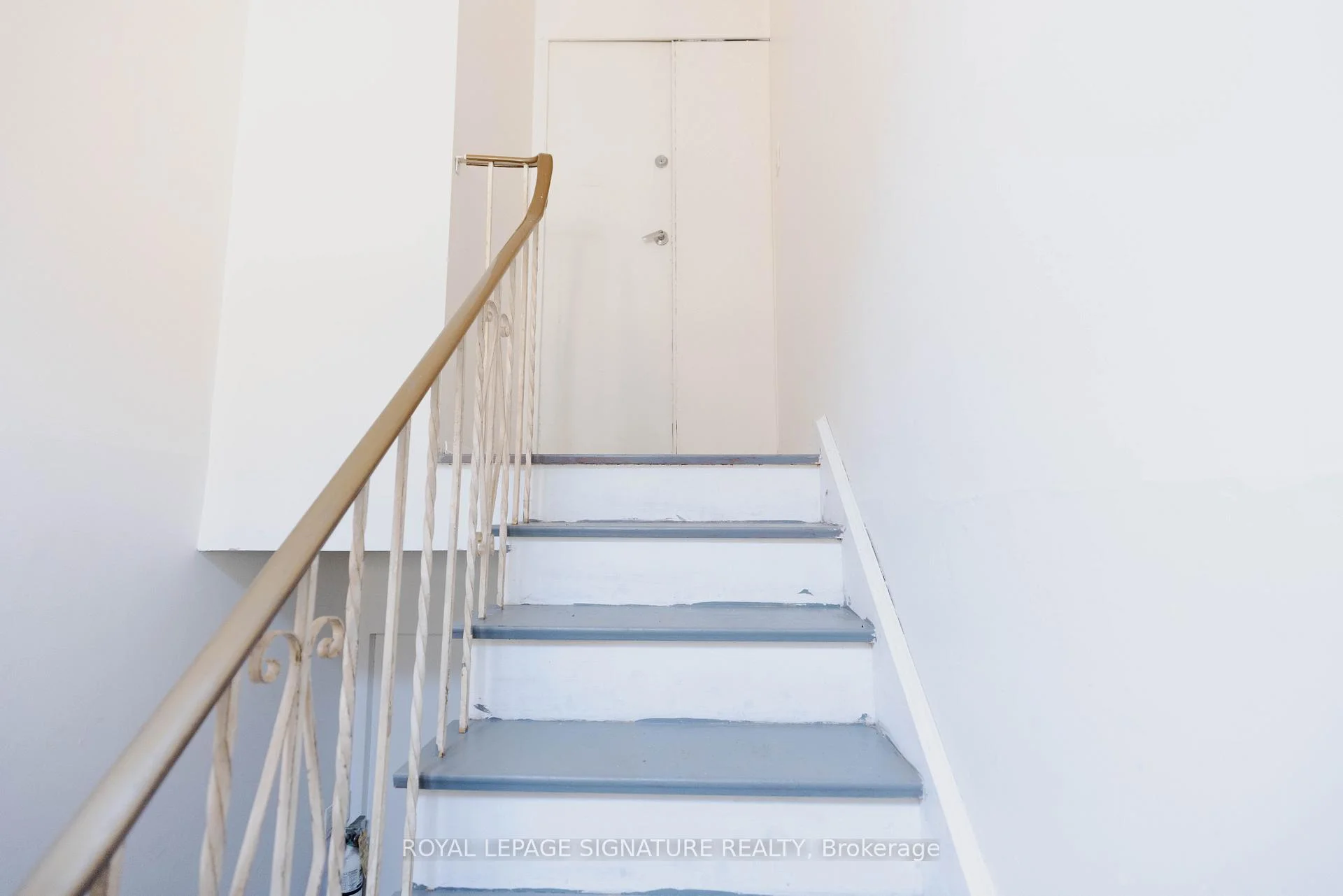 Photo 25 of 237 Pickering Street, Toronto, East End-Danforth — HOMEH