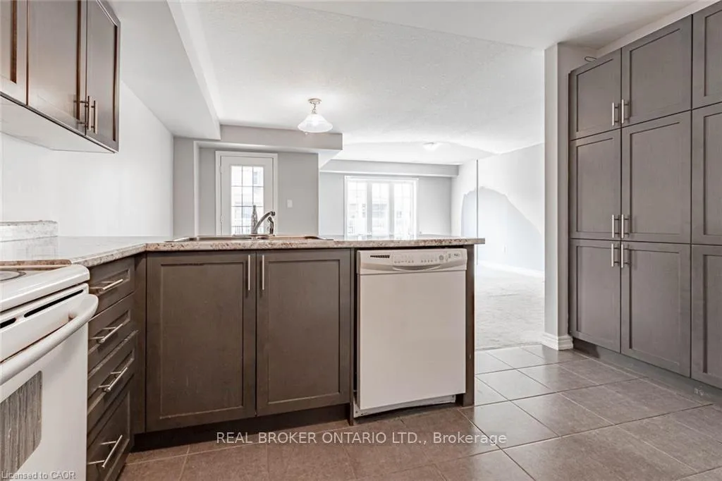 Photo 10 of Unit 31, 420 Linden Drive, Waterloo, Beechwood/University — HOMEH