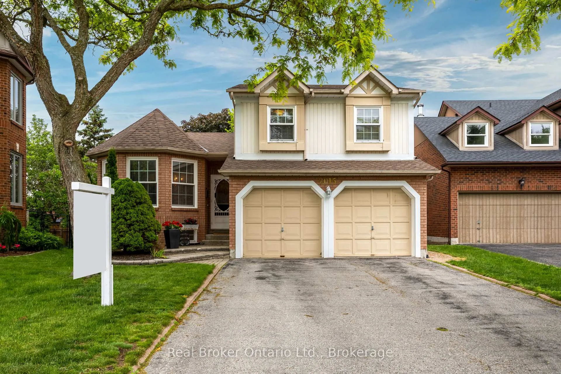 Front of 2015 Blairwood Court