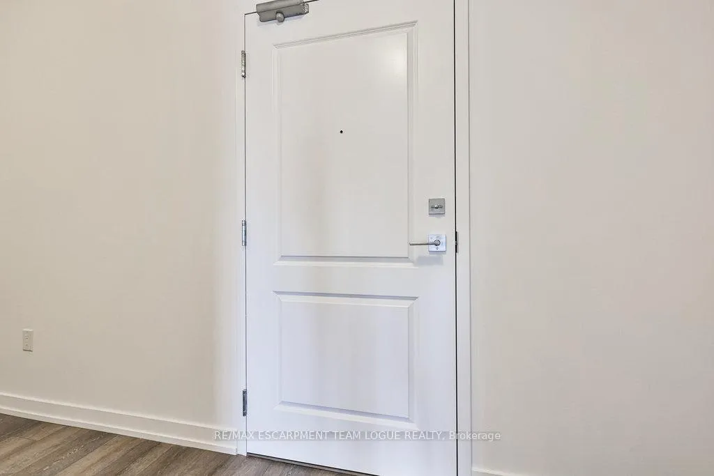 Photo 10 of Unit 813, 470 Dundas Street E, Hamilton, Waterdown — HOMEH