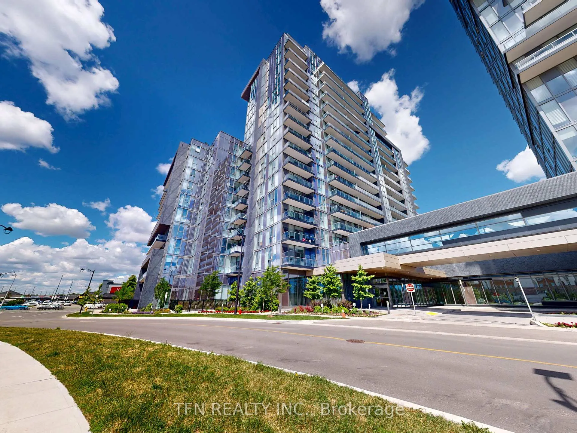 Front of Unit 602, 10 Gatineau Drive W