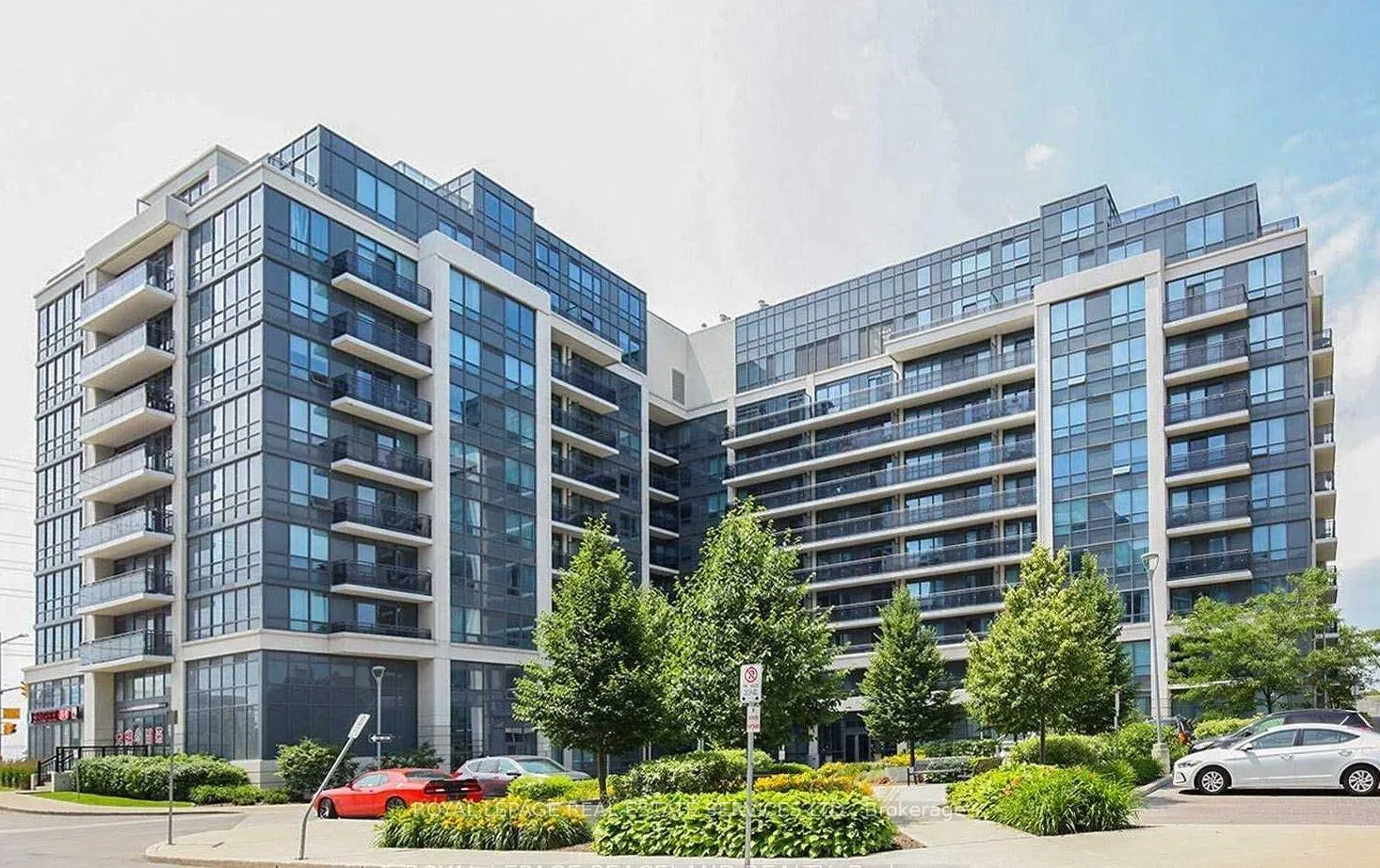 Front of Unit 718, 370 Highway 7 Avenue E