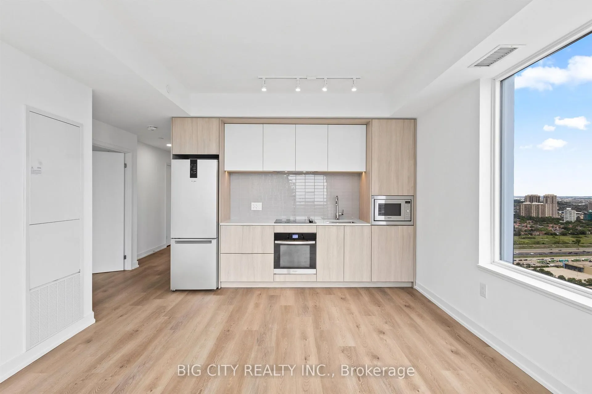 Photo 2 of Unit 3304, 395 Square One Drive, Mississauga, City Centre — HOMEH