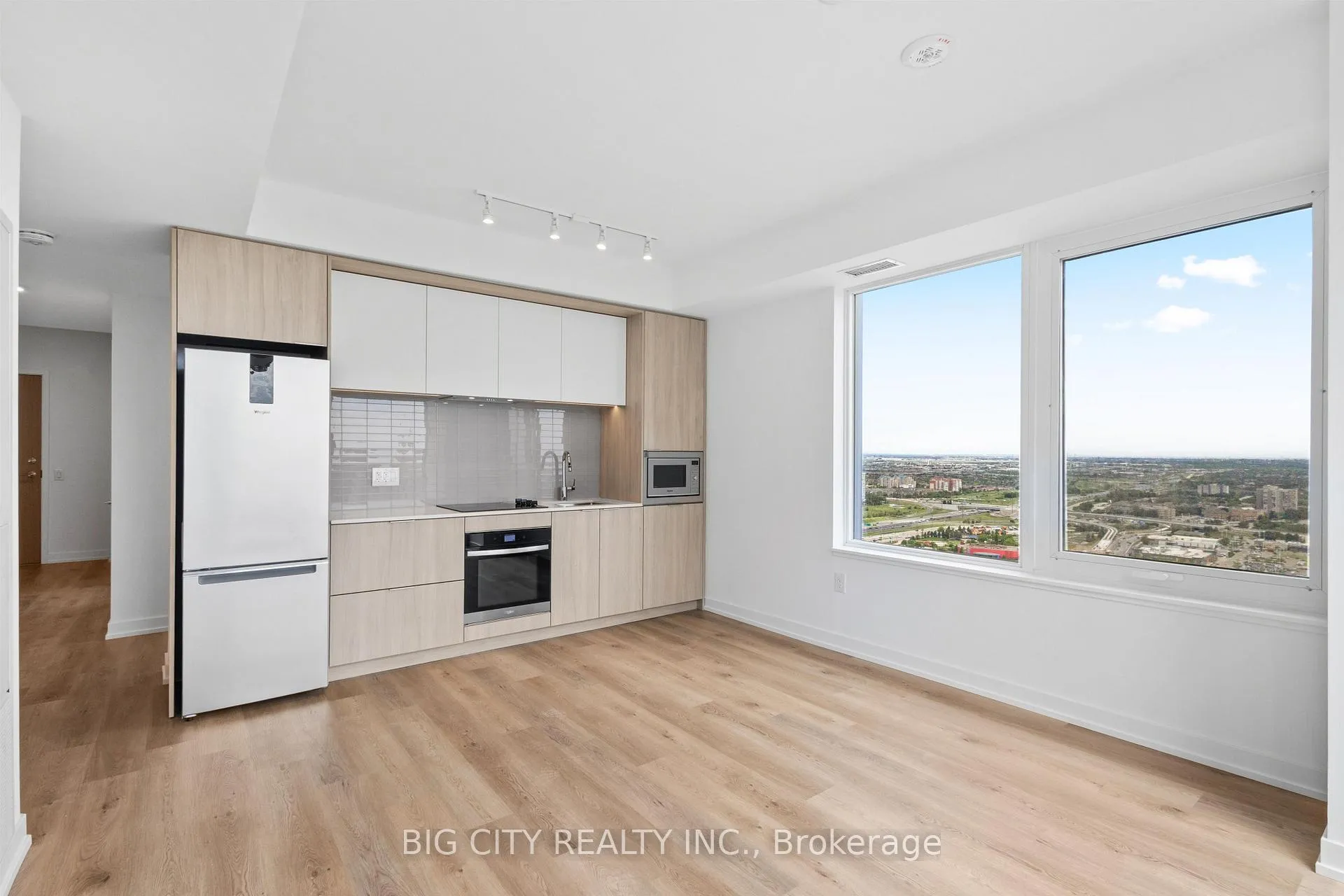 Photo 3 of Unit 3304, 395 Square One Drive, Mississauga, City Centre — HOMEH