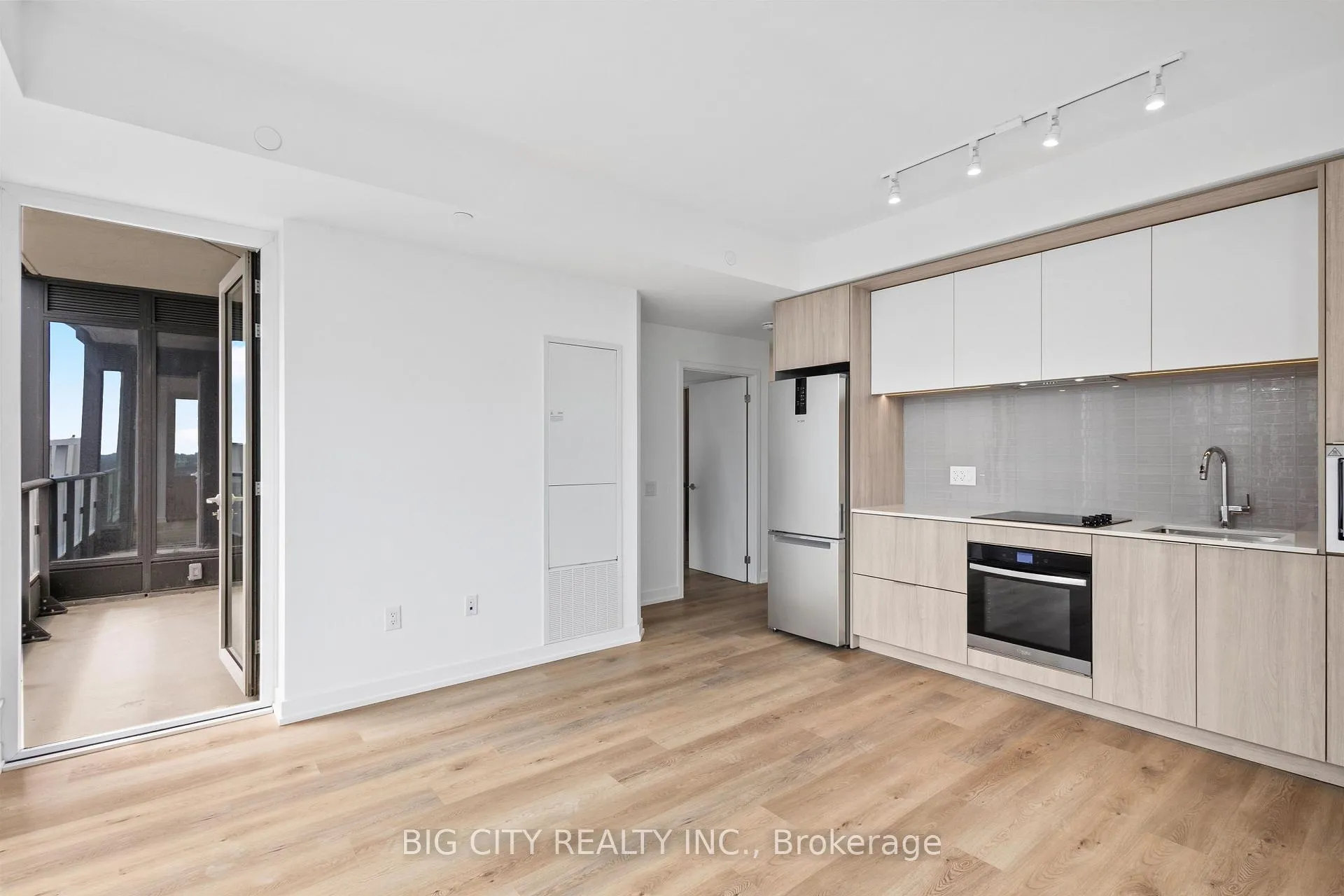 Photo 6 of Unit 3304, 395 Square One Drive, Mississauga, City Centre — HOMEH