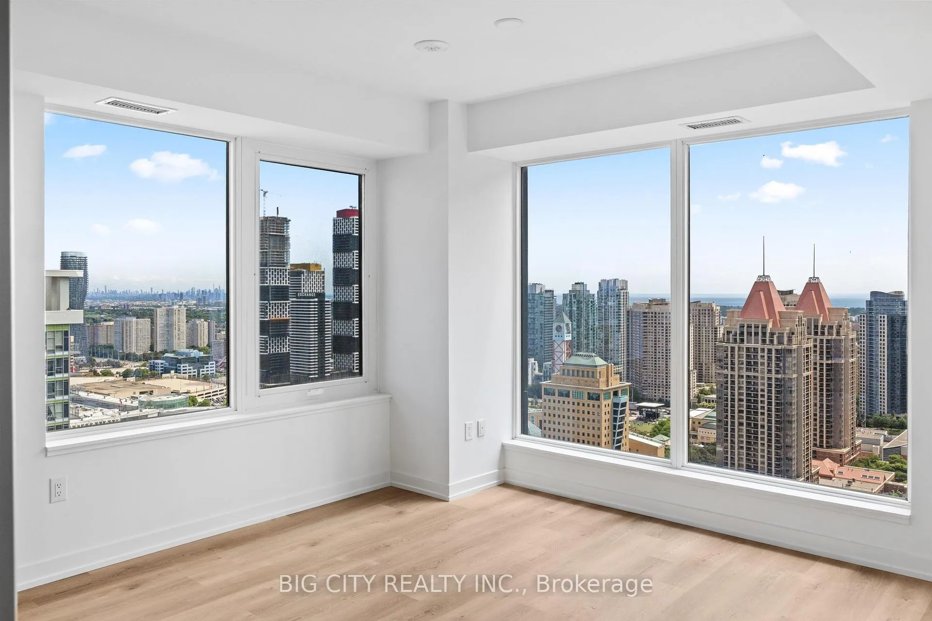 Photo 7 of Unit 3304, 395 Square One Drive, Mississauga, City Centre — HOMEH