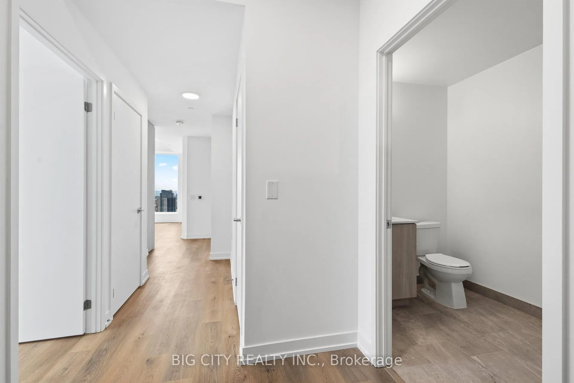 Photo 8 of Unit 3304, 395 Square One Drive, Mississauga, City Centre — HOMEH