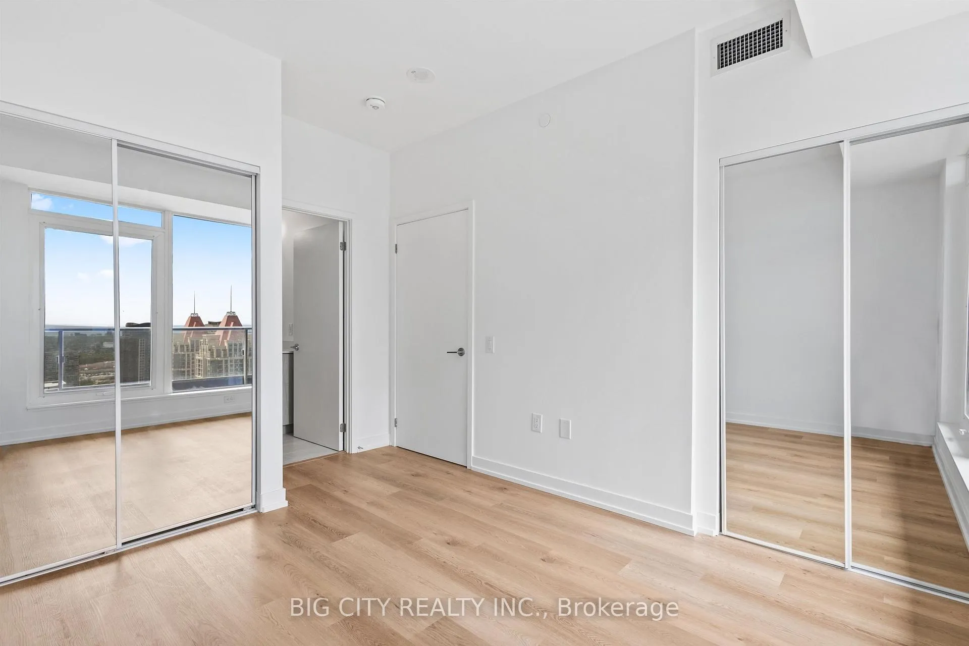 Photo 9 of Unit 3304, 395 Square One Drive, Mississauga, City Centre — HOMEH