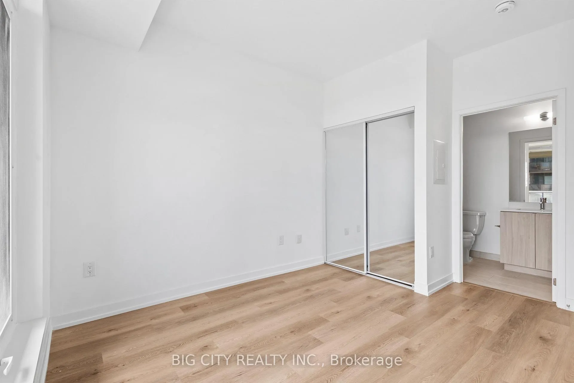 Photo 10 of Unit 3304, 395 Square One Drive, Mississauga, City Centre — HOMEH