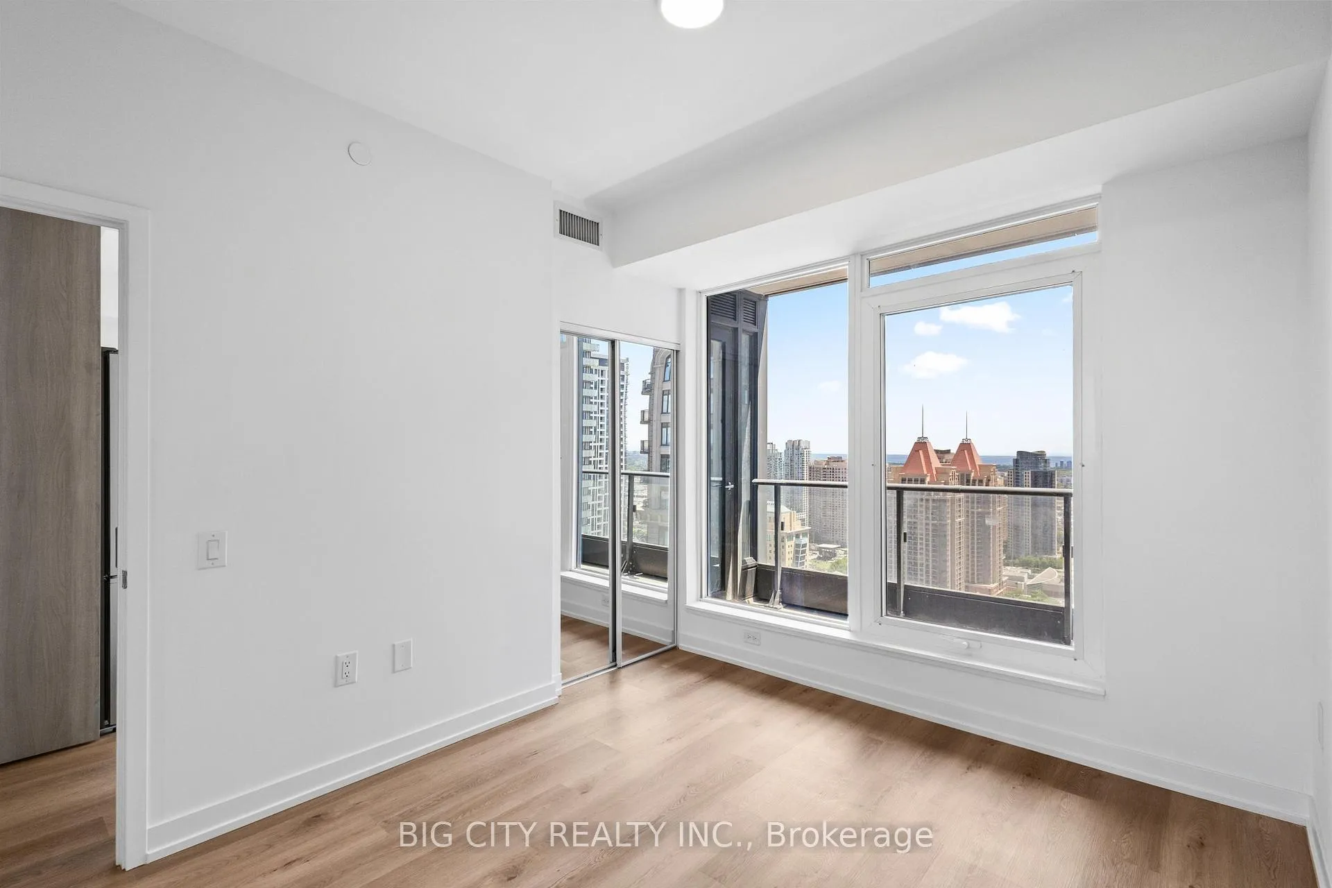 Photo 11 of Unit 3304, 395 Square One Drive, Mississauga, City Centre — HOMEH