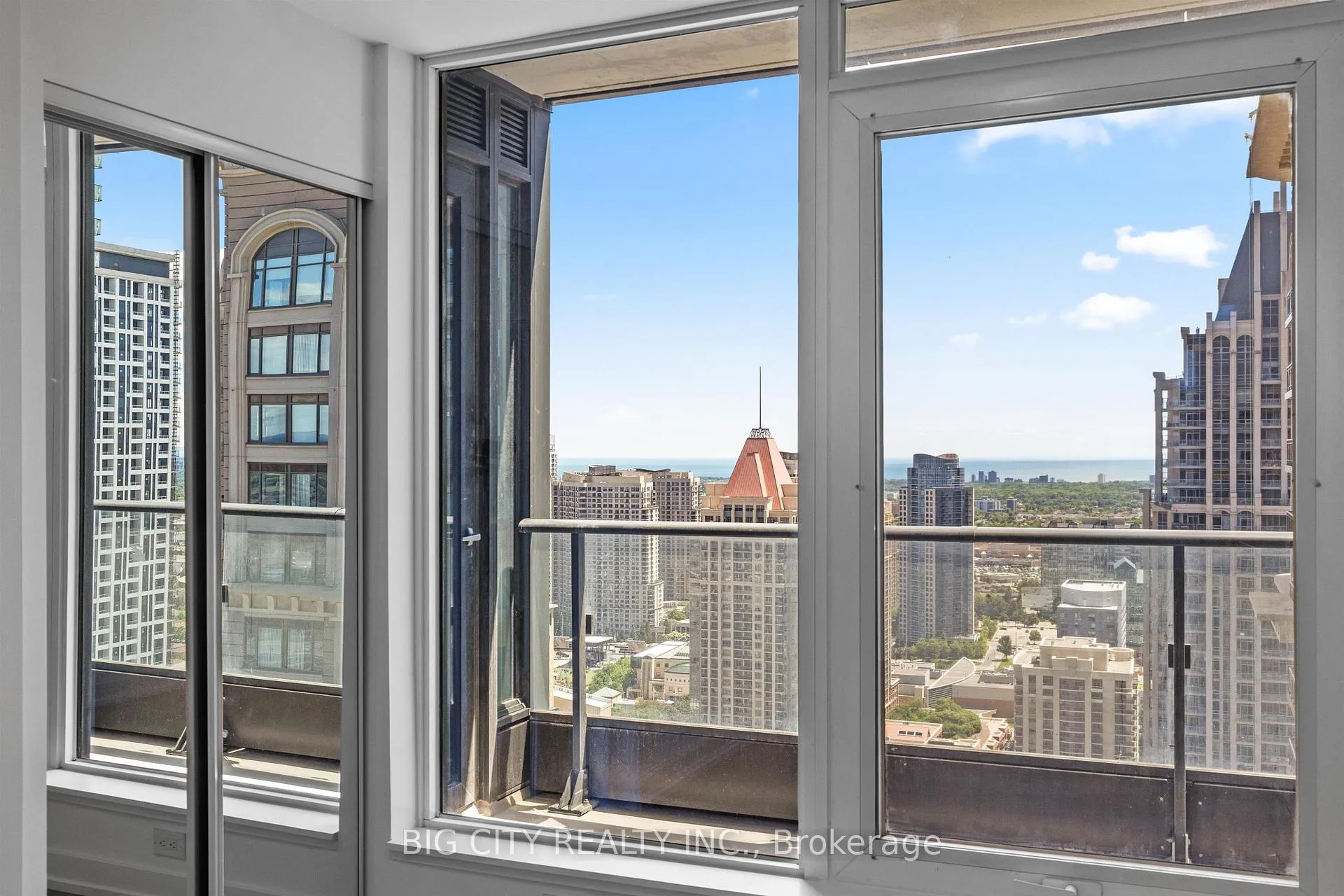 Photo 12 of Unit 3304, 395 Square One Drive, Mississauga, City Centre — HOMEH