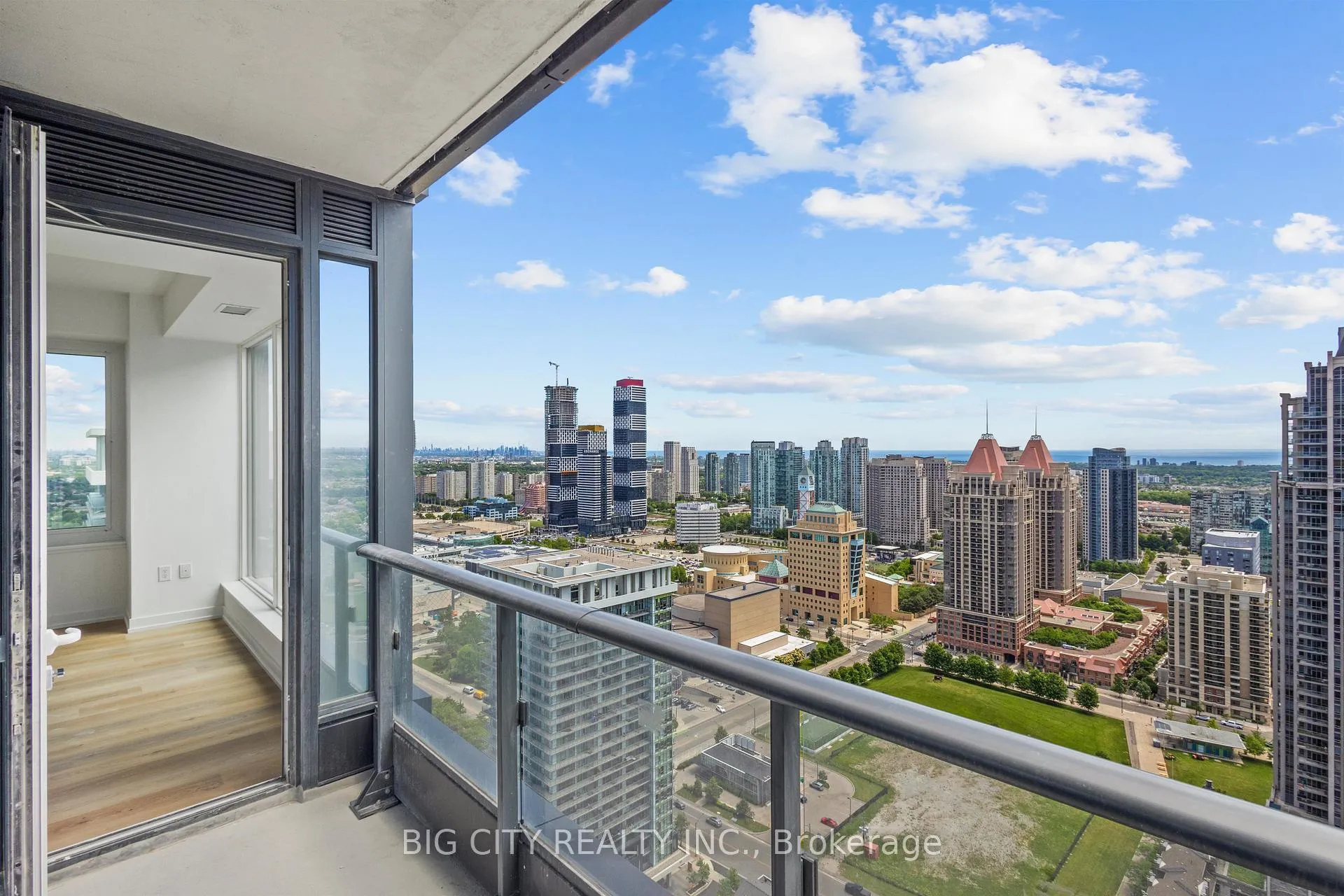 Photo 13 of Unit 3304, 395 Square One Drive, Mississauga, City Centre — HOMEH