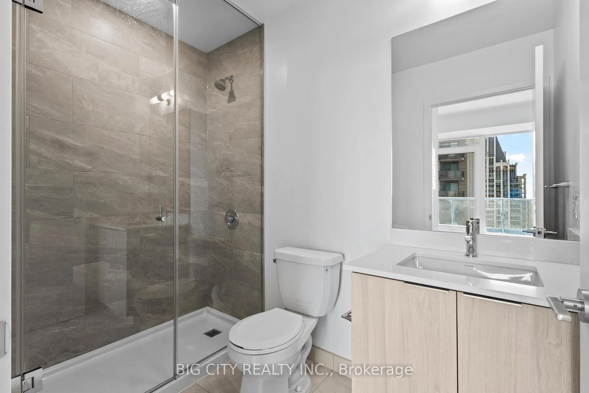 Photo 16 of Unit 3304, 395 Square One Drive, Mississauga, City Centre — HOMEH