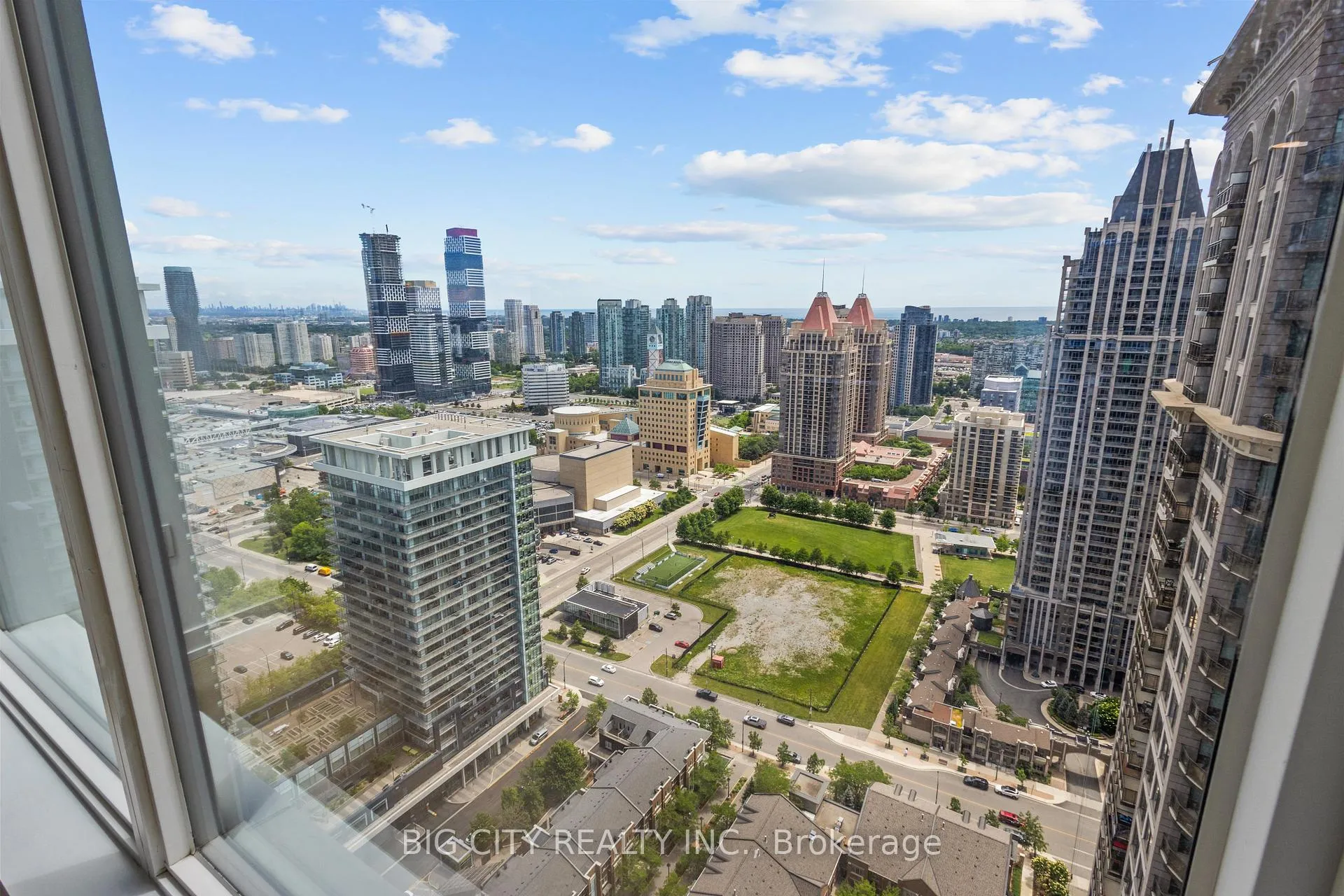 Photo 24 of Unit 3304, 395 Square One Drive, Mississauga, City Centre — HOMEH