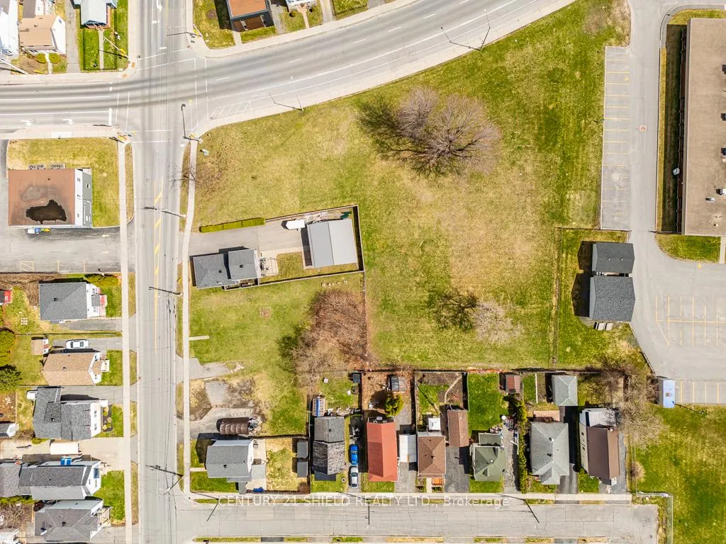 Photo 5 of 20 Eleventh Street W, Cornwall, Cornwall — HOMEH