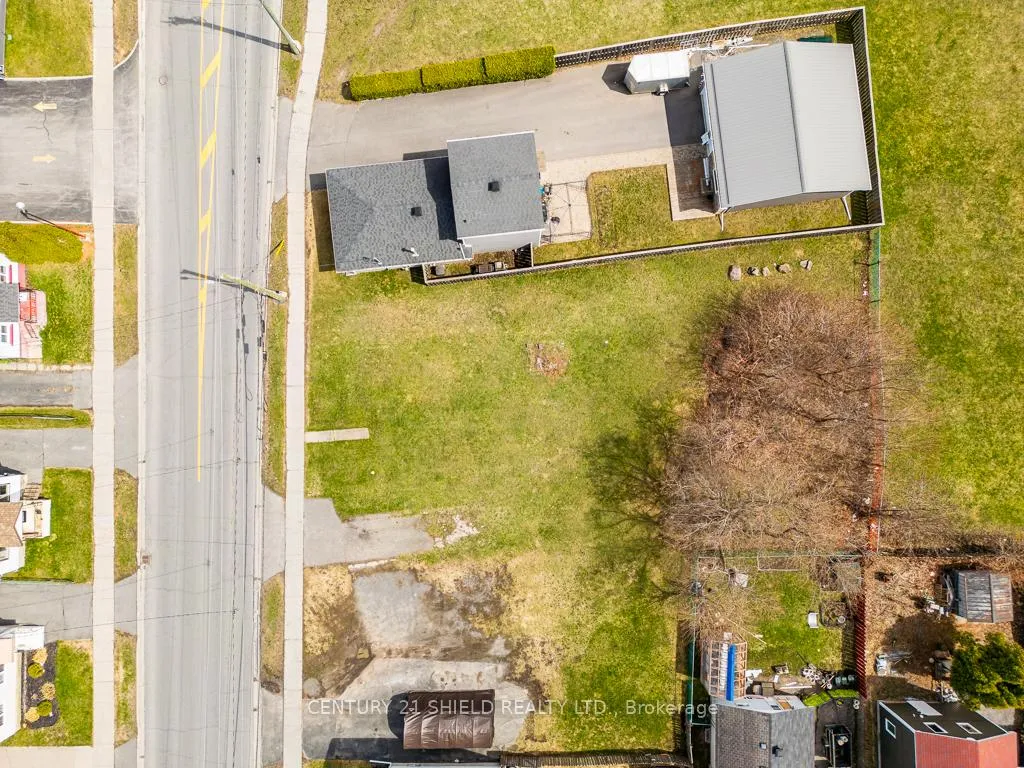 Photo 6 of 20 Eleventh Street W, Cornwall, Cornwall — HOMEH