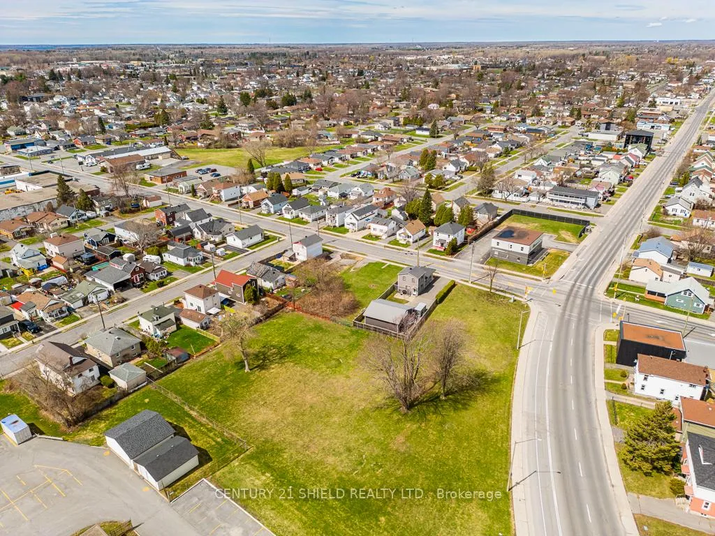 Photo 8 of 20 Eleventh Street W, Cornwall, Cornwall — HOMEH