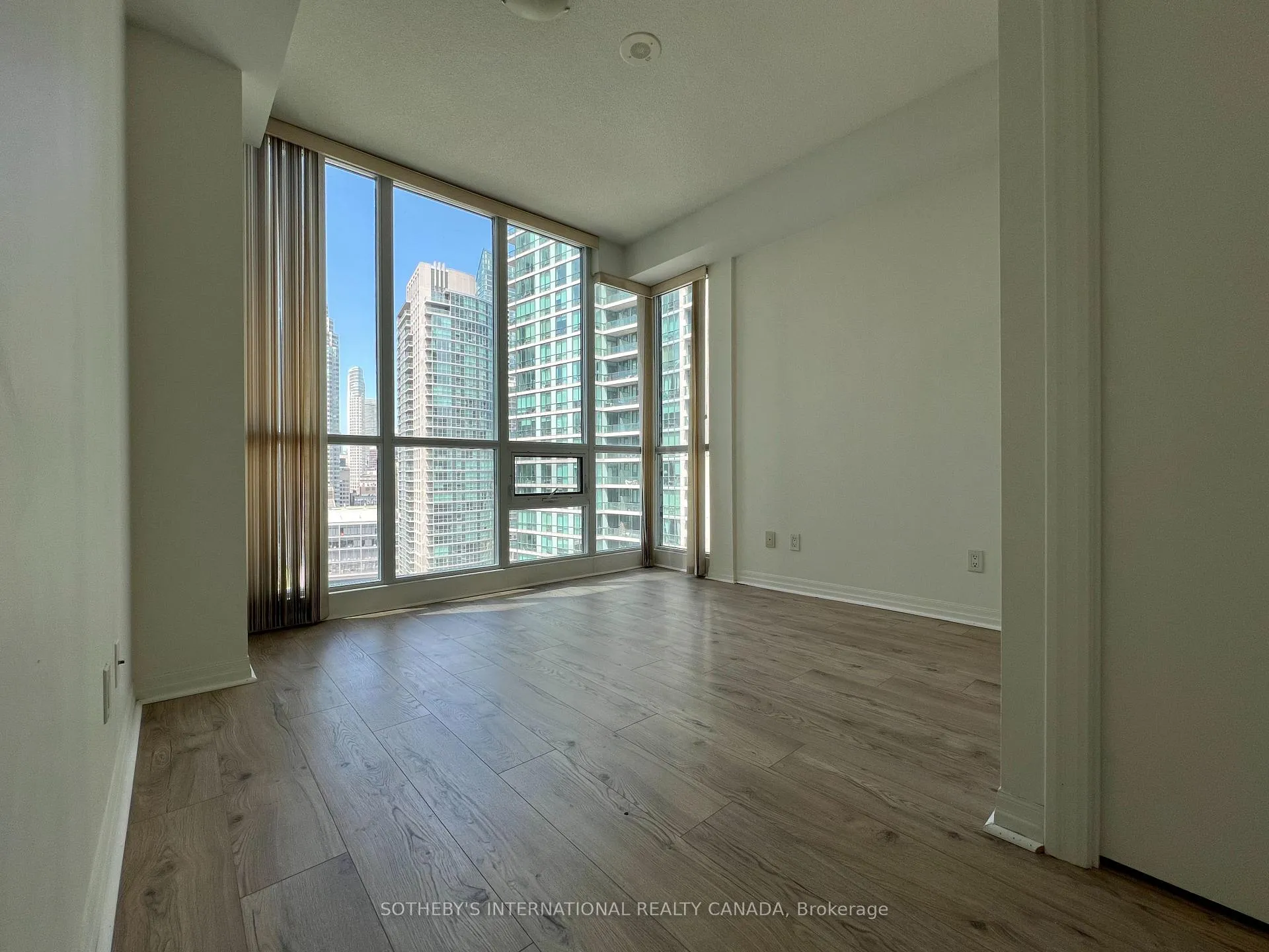 Photo 15 of Unit 2310, 12 Yonge Street, Toronto, Waterfront Communities — HOMEH