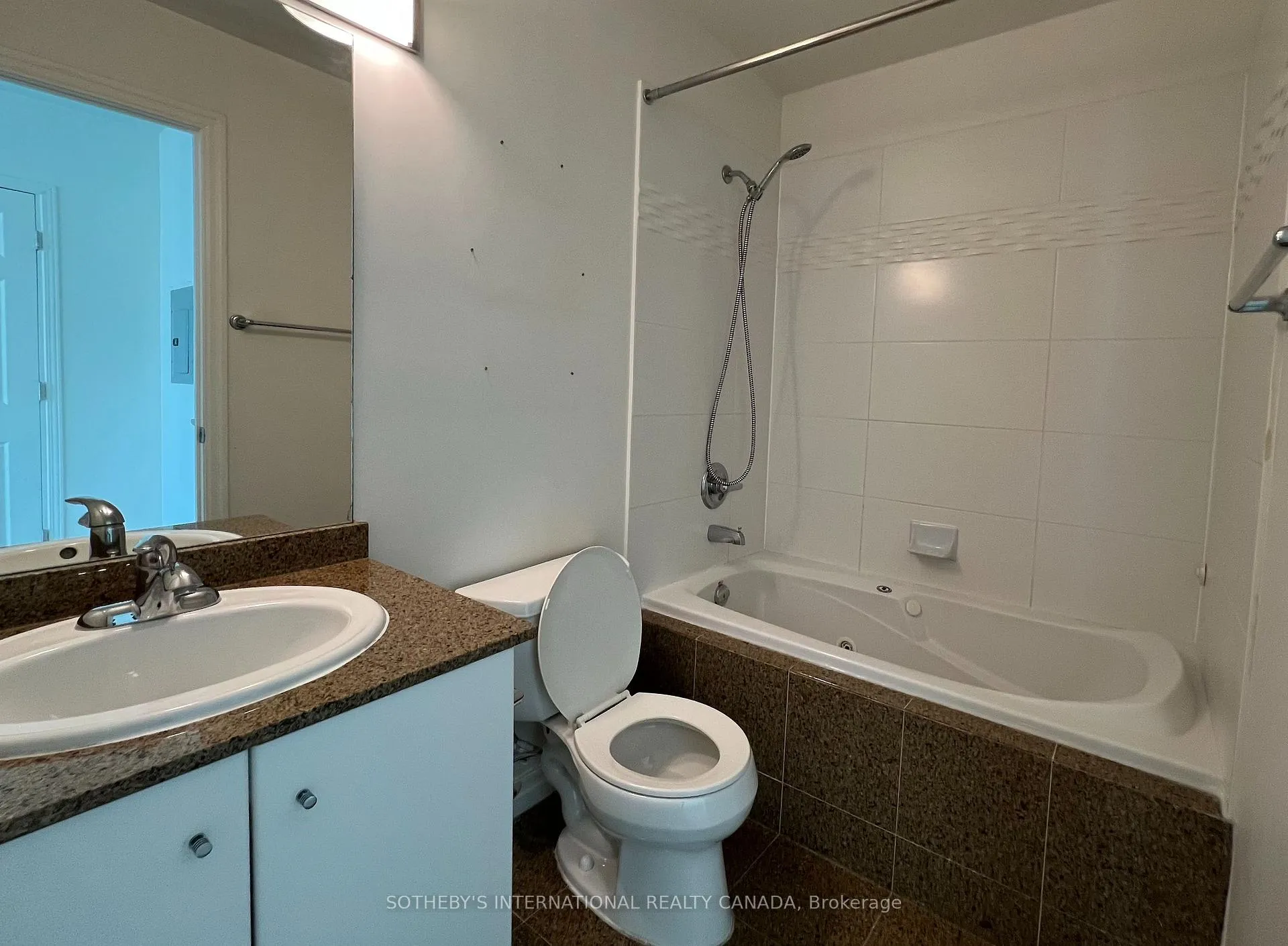 Photo 17 of Unit 2310, 12 Yonge Street, Toronto, Waterfront Communities — HOMEH