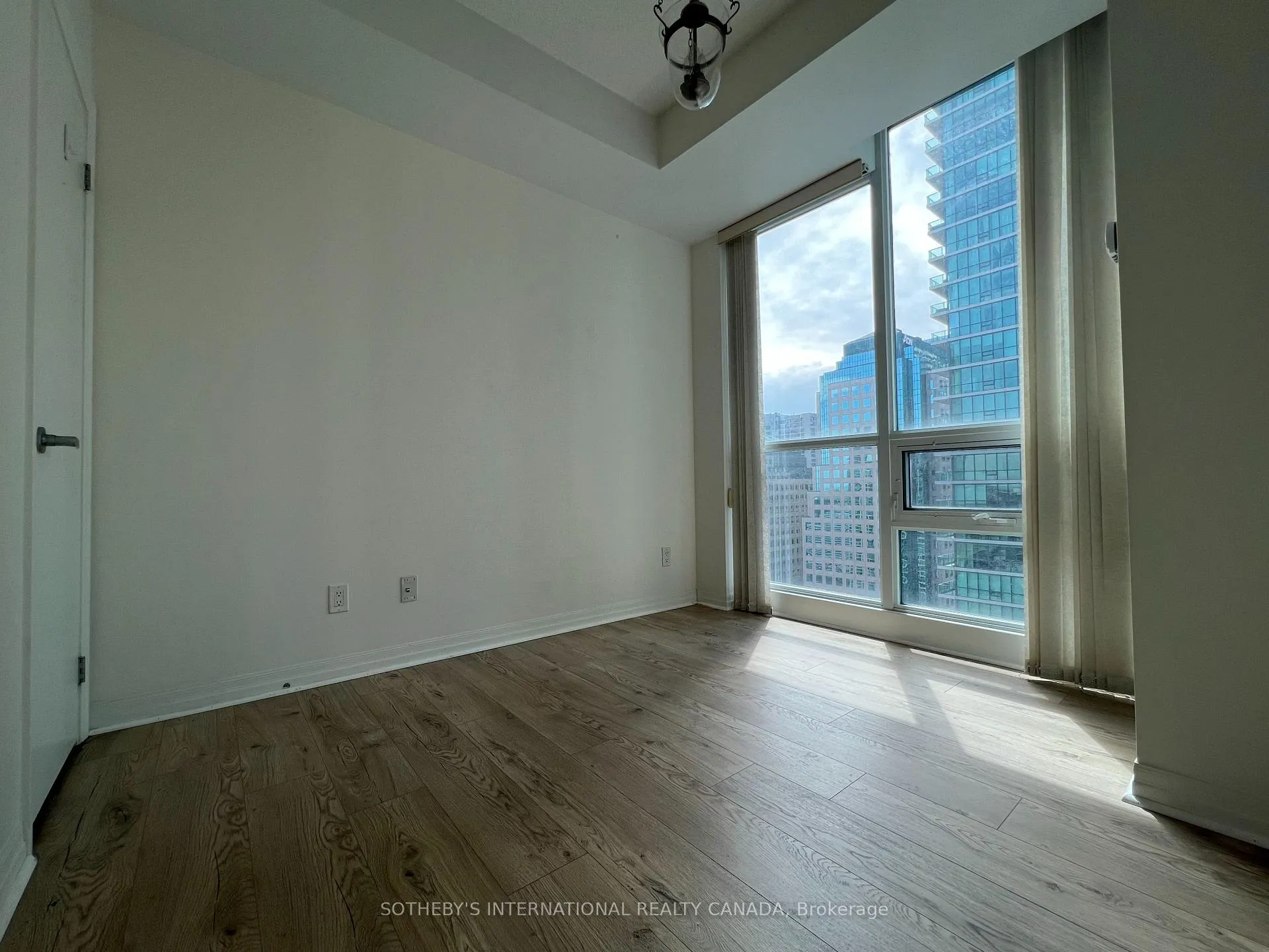 Photo 19 of Unit 2310, 12 Yonge Street, Toronto, Waterfront Communities — HOMEH