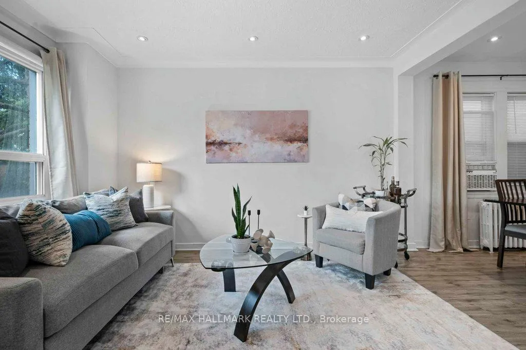 Photo 2 of 34 Gloucester Grove, Toronto, Humewood-Cedarvale — HOMEH