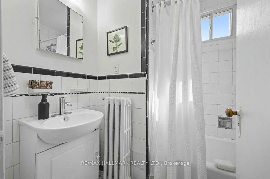 Photo 7 of 34 Gloucester Grove, Toronto, Humewood-Cedarvale — HOMEH