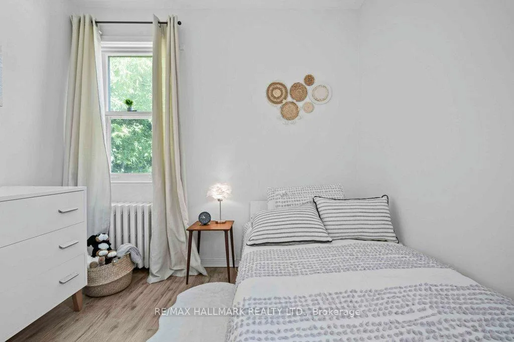 Photo 11 of 34 Gloucester Grove, Toronto, Humewood-Cedarvale — HOMEH