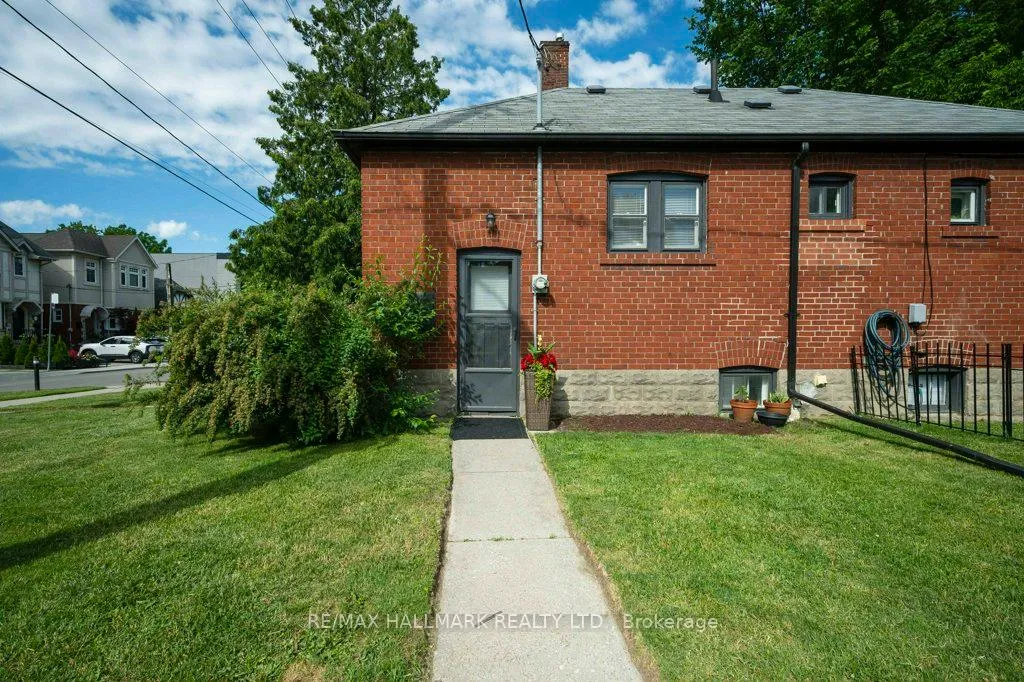Photo 18 of 34 Gloucester Grove, Toronto, Humewood-Cedarvale — HOMEH