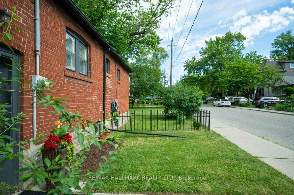Photo 19 of 34 Gloucester Grove, Toronto, Humewood-Cedarvale — HOMEH