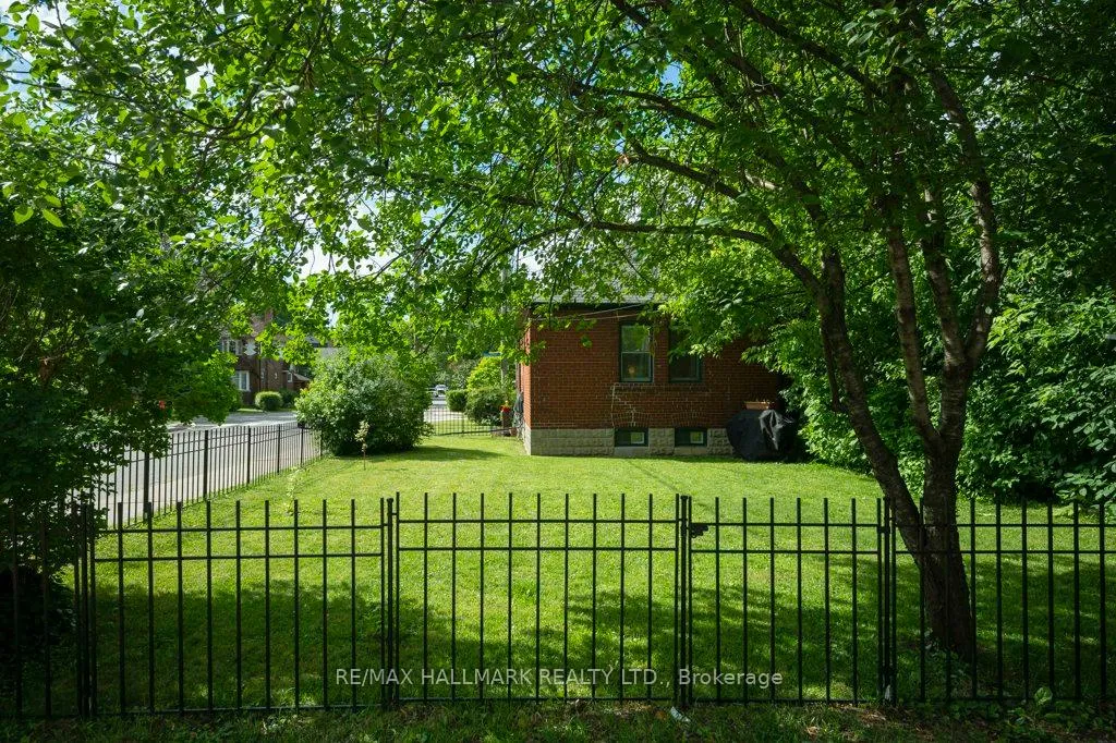 Photo 22 of 34 Gloucester Grove, Toronto, Humewood-Cedarvale — HOMEH