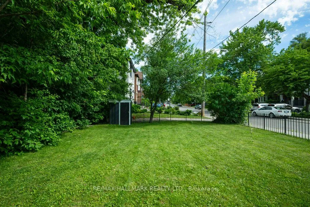 Photo 24 of 34 Gloucester Grove, Toronto, Humewood-Cedarvale — HOMEH