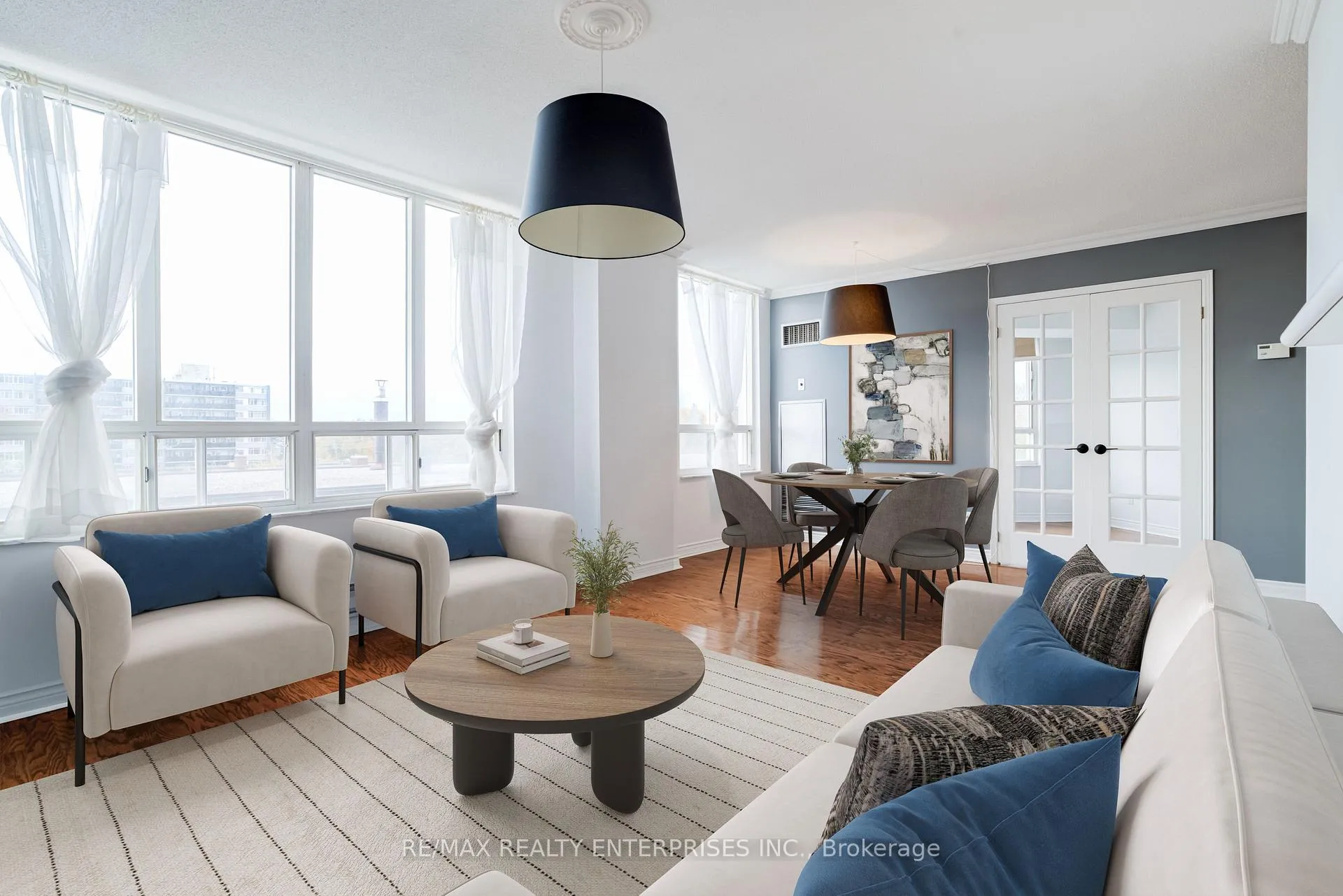 Front of Unit 304, 2285 Lake Shore Boulevard W