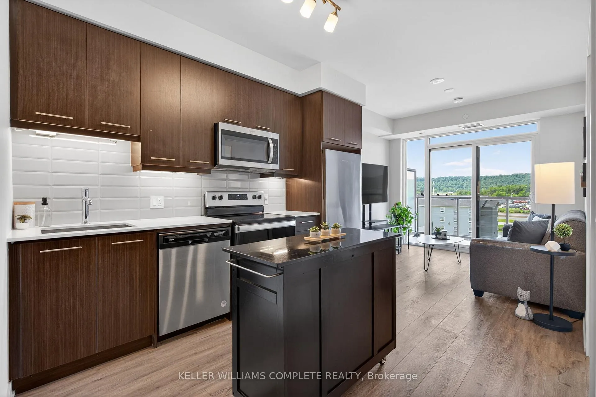 Photo 4 of Unit Unit 501, 385 Winston Road, Grimsby, Grimsby Beach — HOMEH