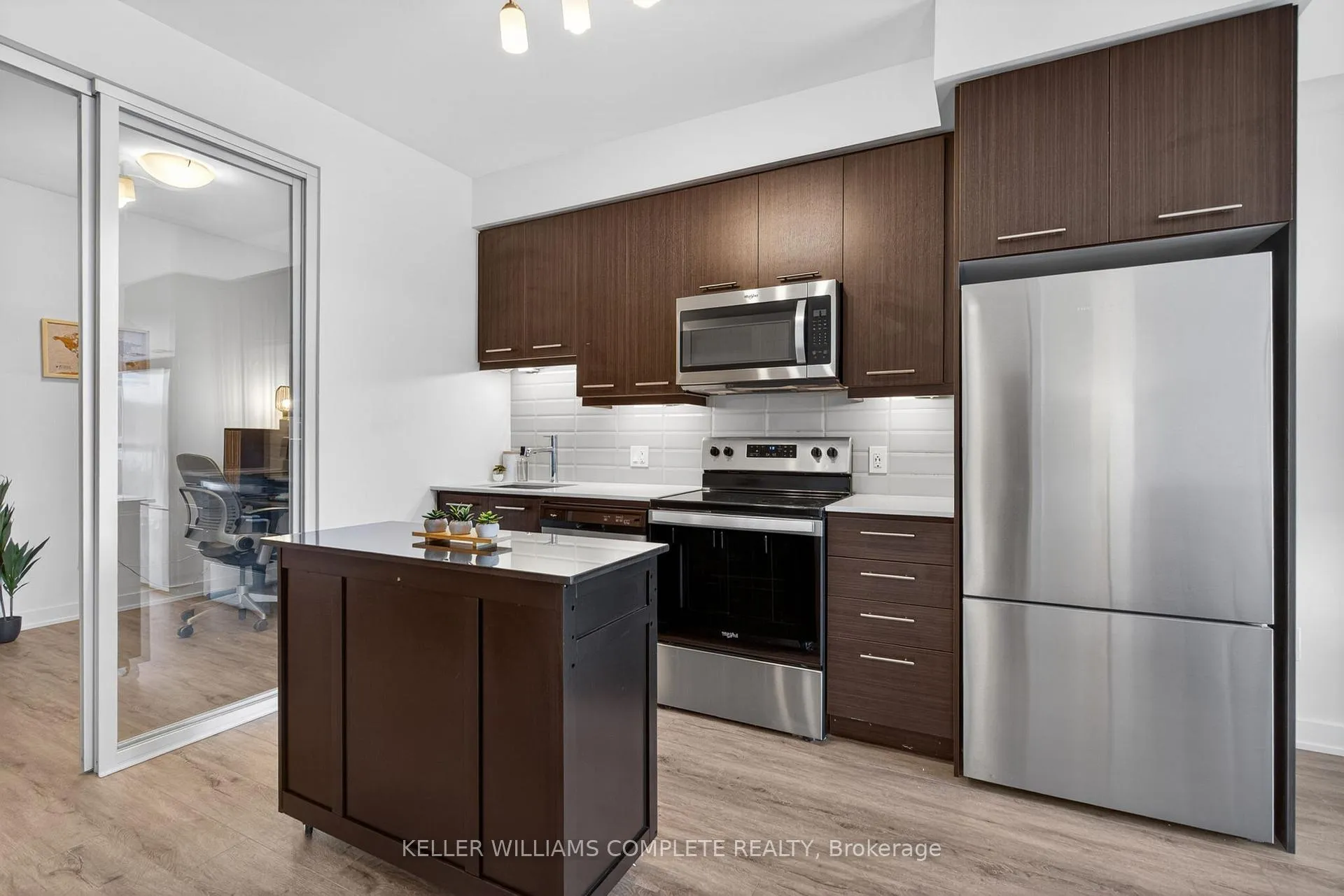 Photo 5 of Unit Unit 501, 385 Winston Road, Grimsby, Grimsby Beach — HOMEH