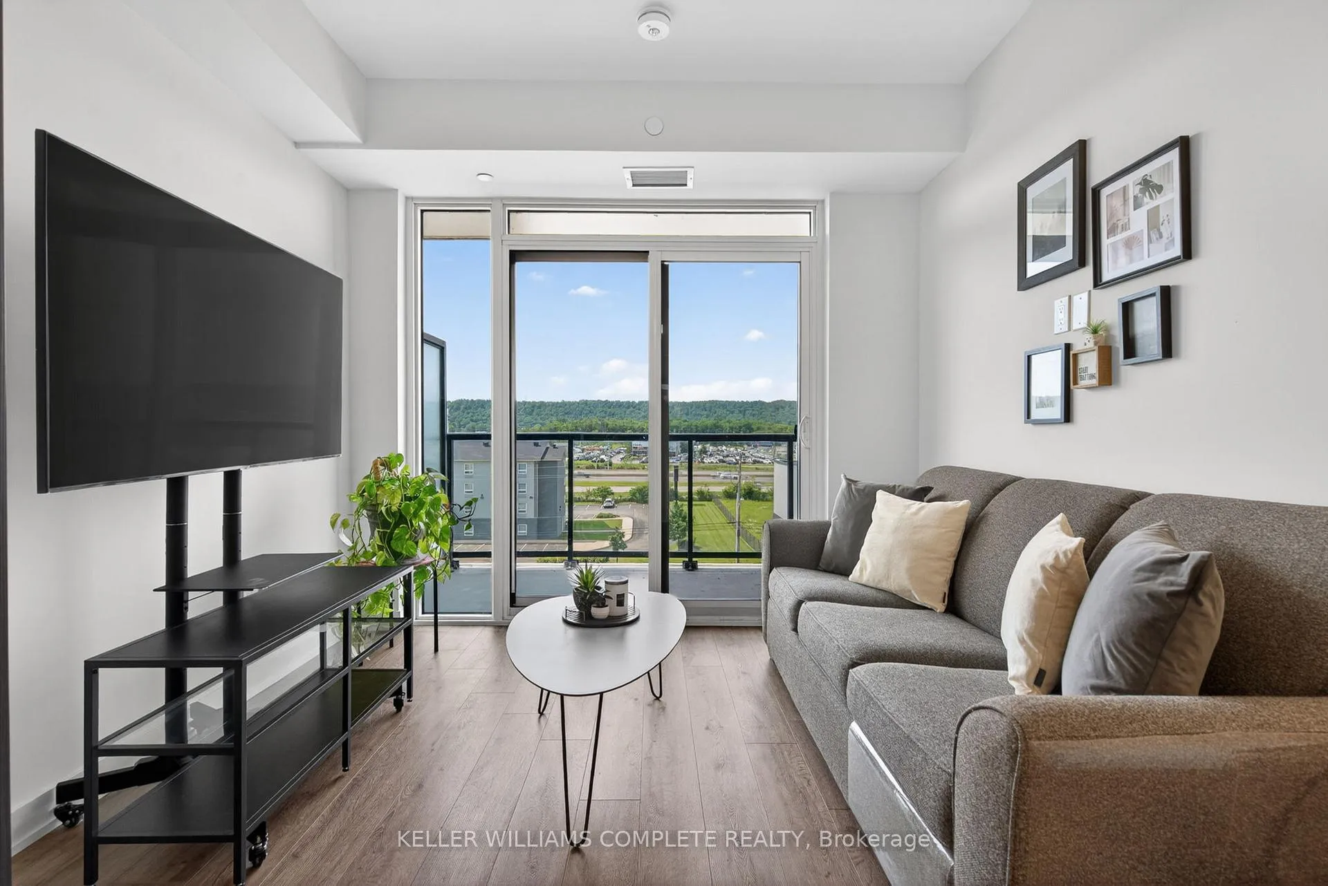 Photo 8 of Unit Unit 501, 385 Winston Road, Grimsby, Grimsby Beach — HOMEH