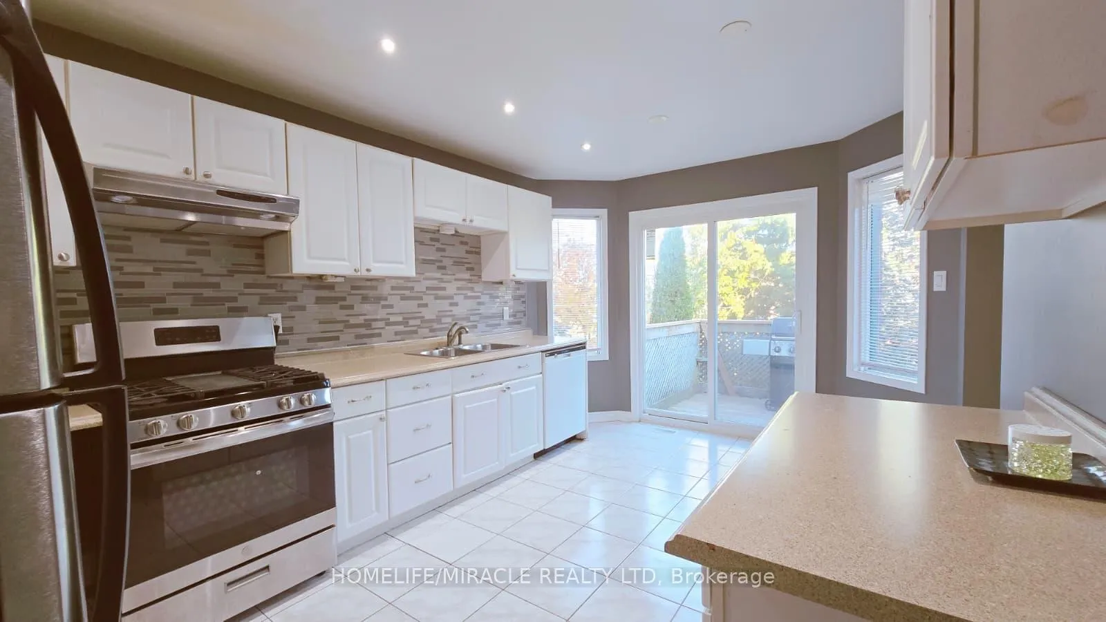 Photo 3 of 12 Gore Drive, Barrie, Ardagh — HOMEH