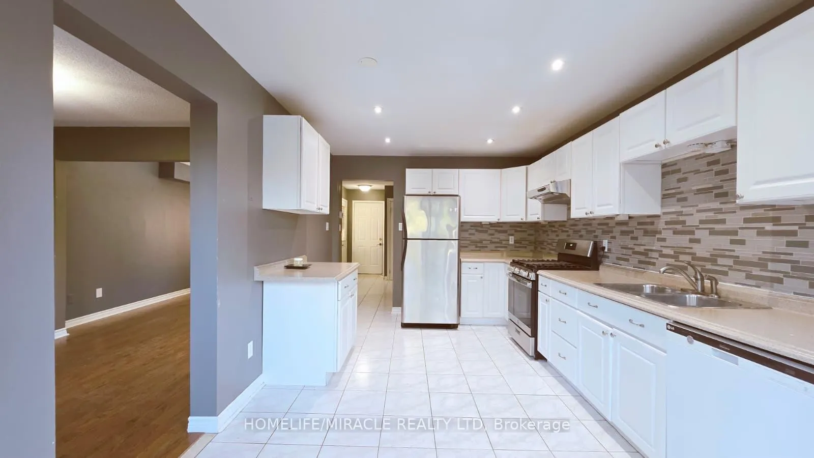 Photo 4 of 12 Gore Drive, Barrie, Ardagh — HOMEH