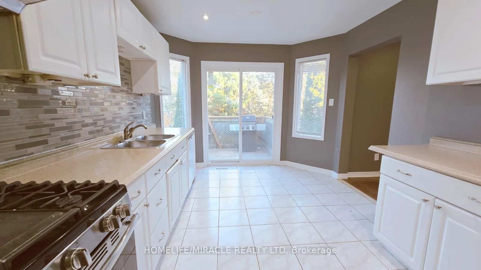 Photo 5 of 12 Gore Drive, Barrie, Ardagh — HOMEH