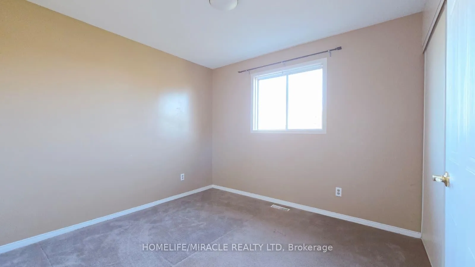 Photo 9 of 12 Gore Drive, Barrie, Ardagh — HOMEH