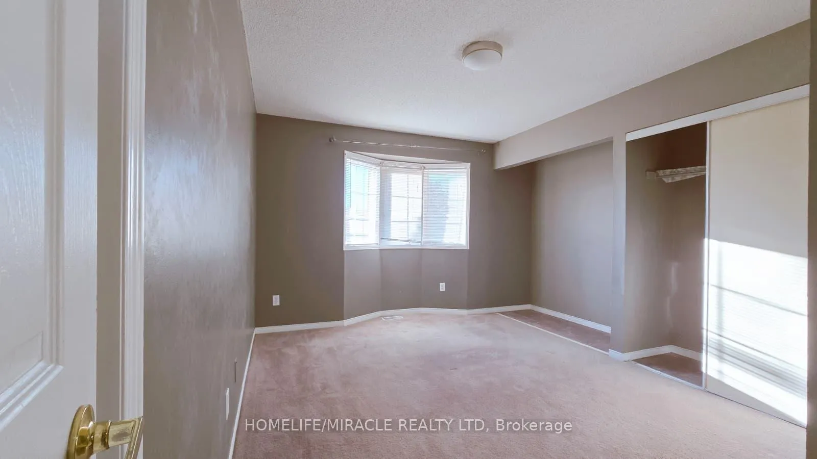 Photo 10 of 12 Gore Drive, Barrie, Ardagh — HOMEH