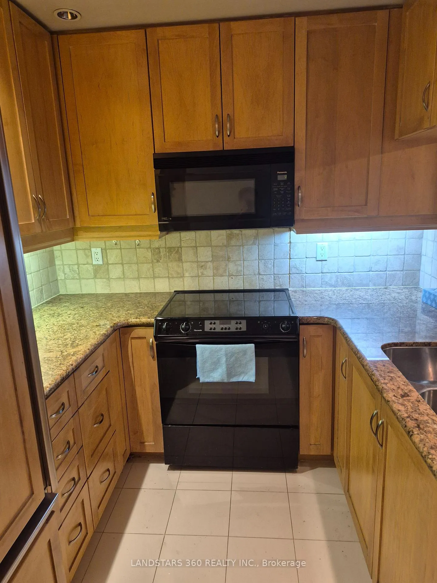 Photo 7 of Unit 401, 10 Bellair Street, Toronto, The Annex — HOMEH