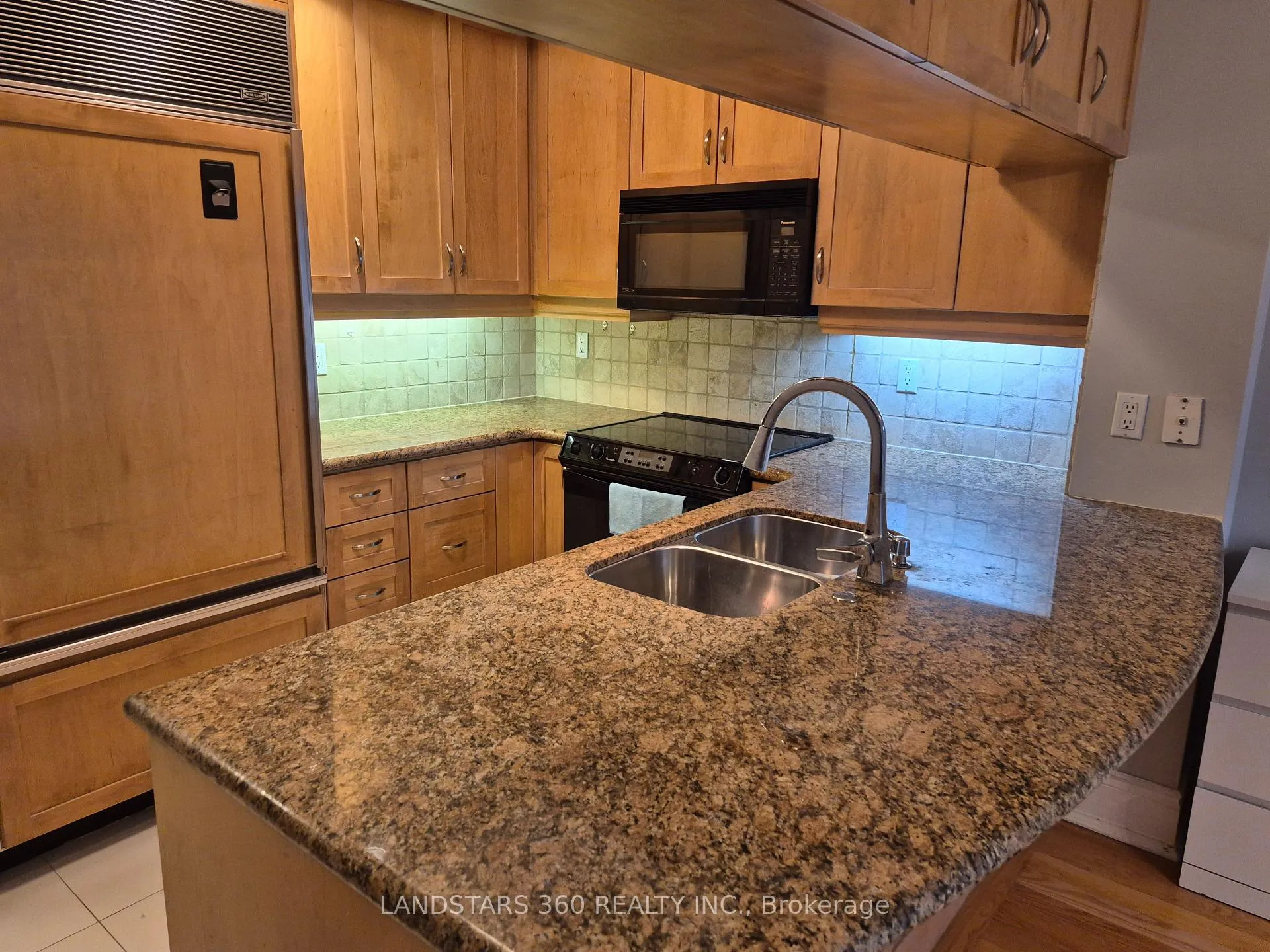 Photo 8 of Unit 401, 10 Bellair Street, Toronto, The Annex — HOMEH