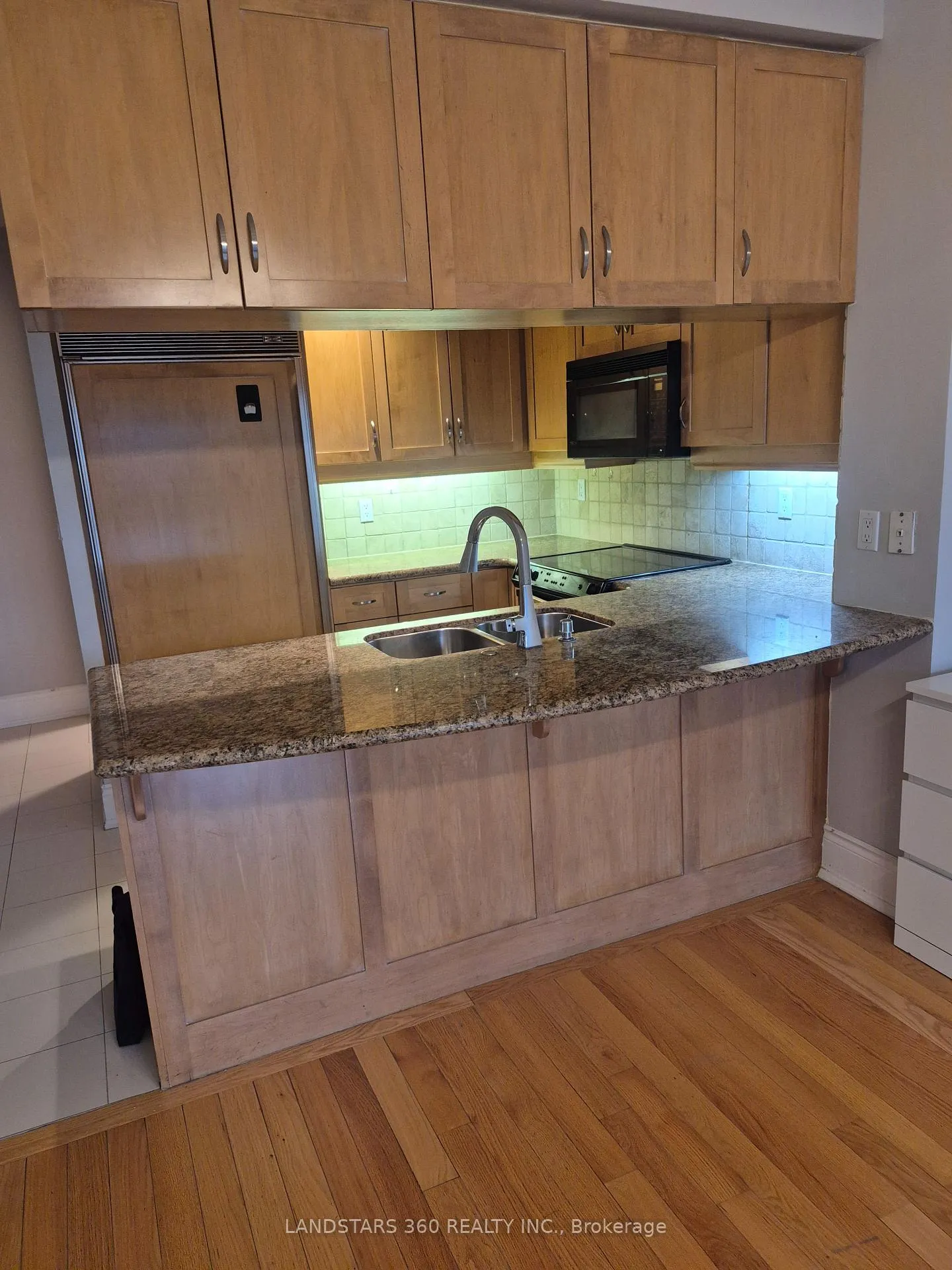 Photo 9 of Unit 401, 10 Bellair Street, Toronto, The Annex — HOMEH