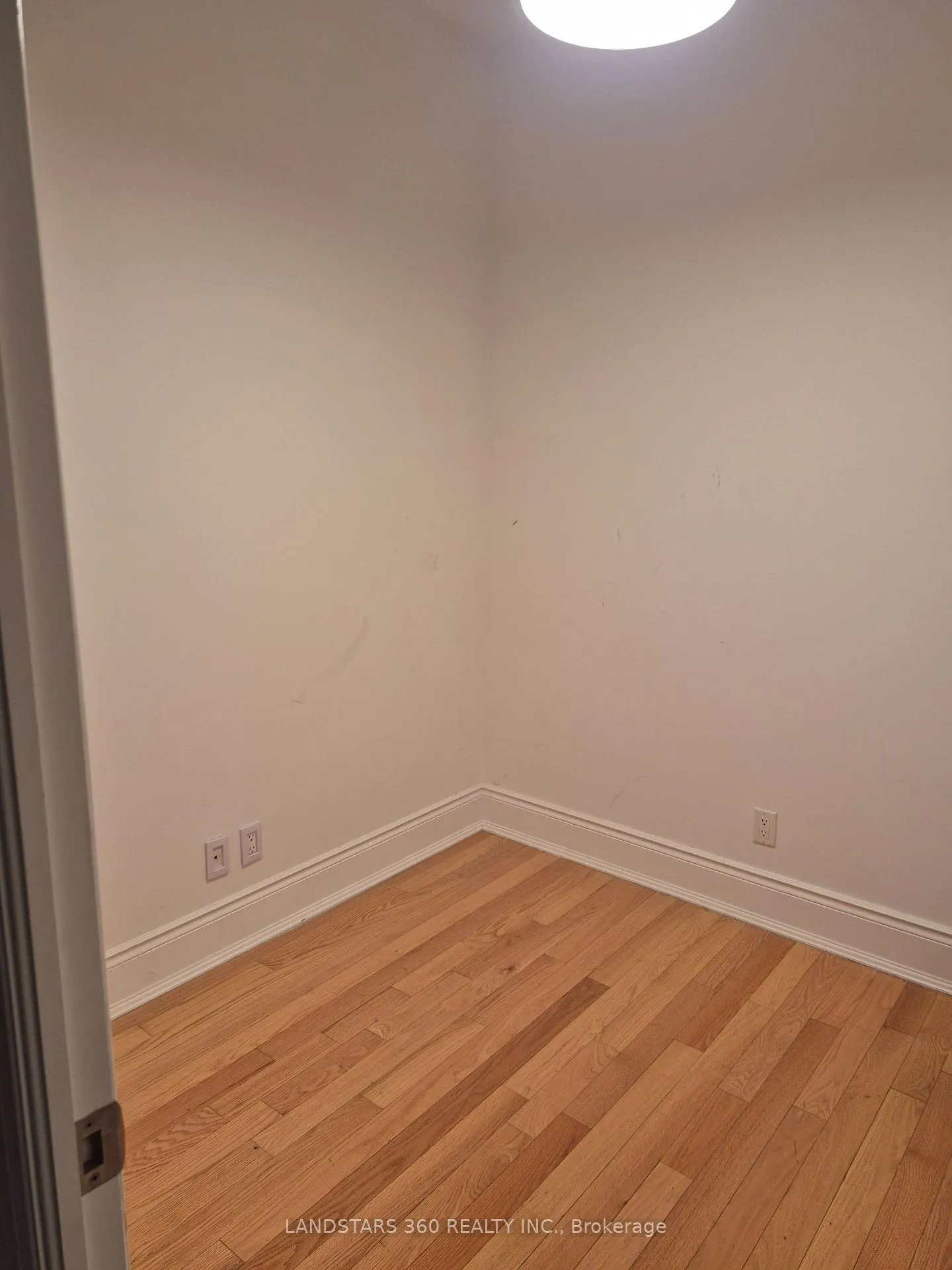 Photo 15 of Unit 401, 10 Bellair Street, Toronto, The Annex — HOMEH