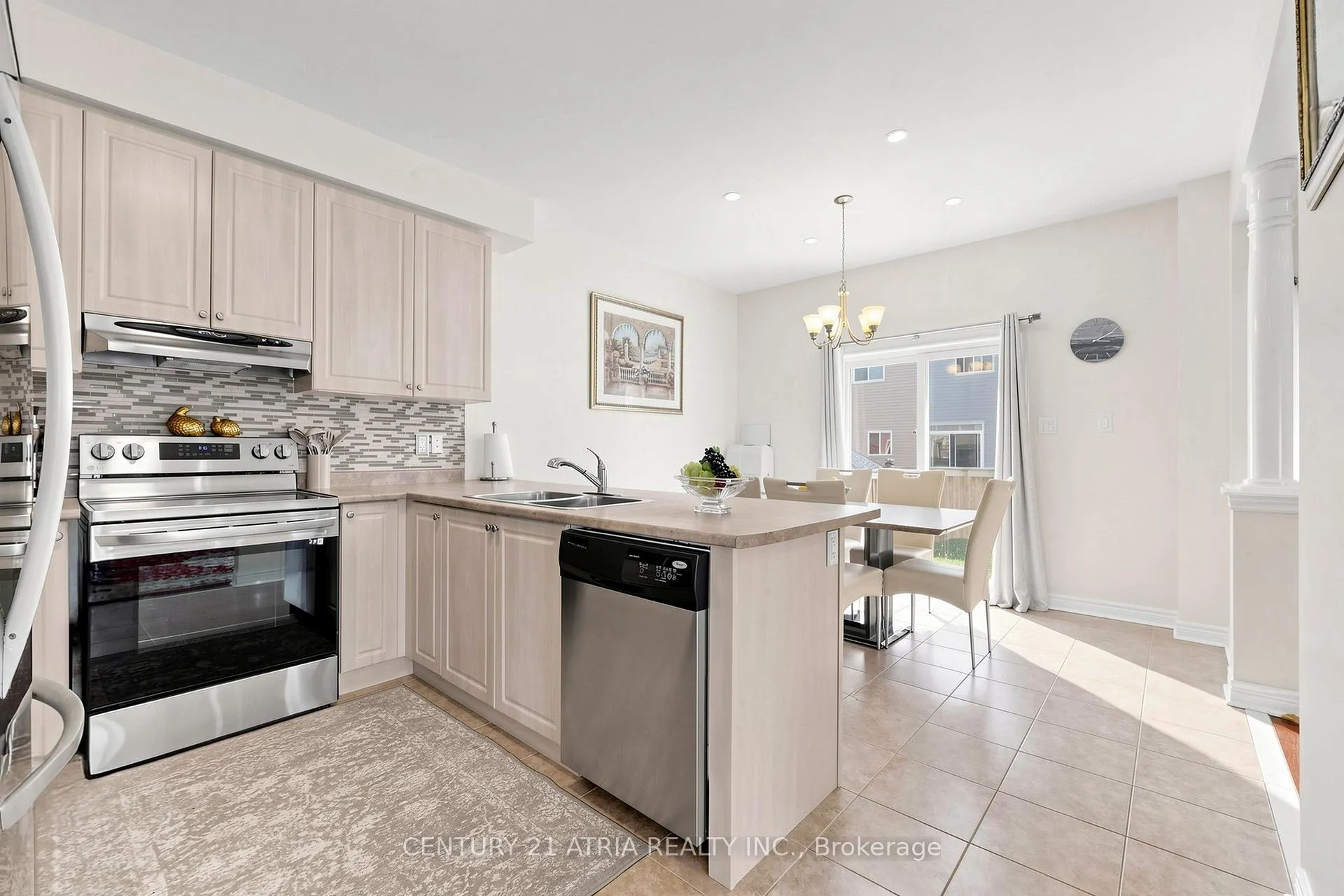Photo 7 of 15 Paulgrave Avenue, Georgina, Keswick South — HOMEH