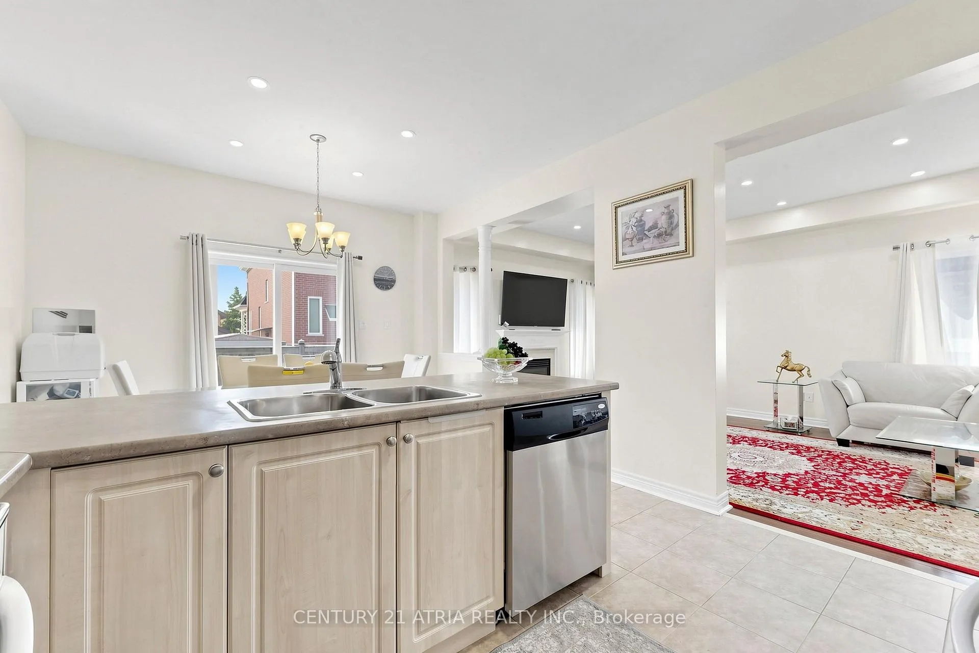 Photo 8 of 15 Paulgrave Avenue, Georgina, Keswick South — HOMEH