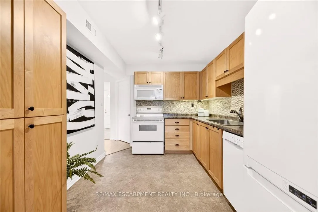 Photo 18 of Unit 101, 201 Dorchester Boulevard, St. Catharines, Carlton/Bunting — HOMEH