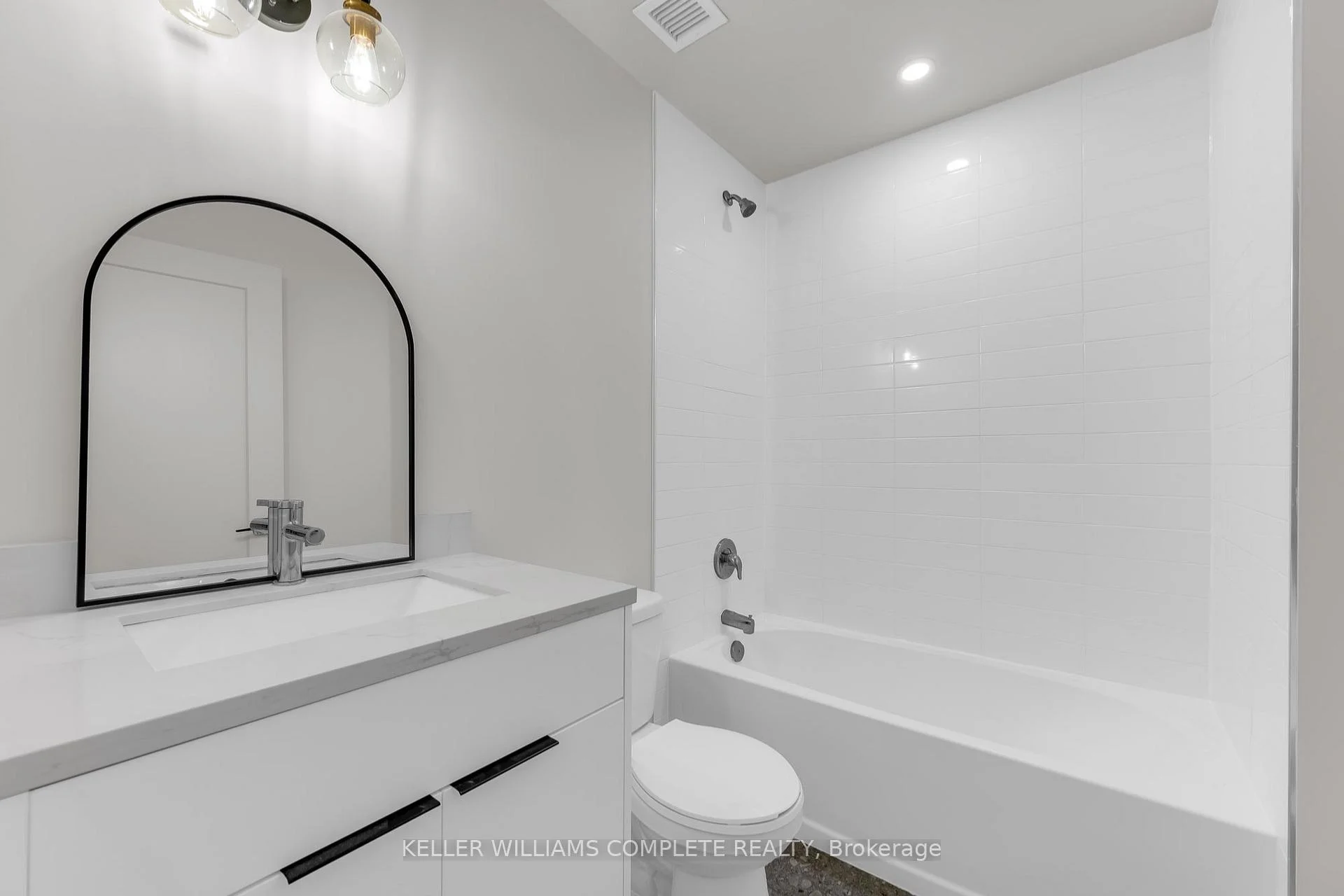 Photo 16 of Unit 806, 24 Augusta Street, Hamilton, Corktown — HOMEH